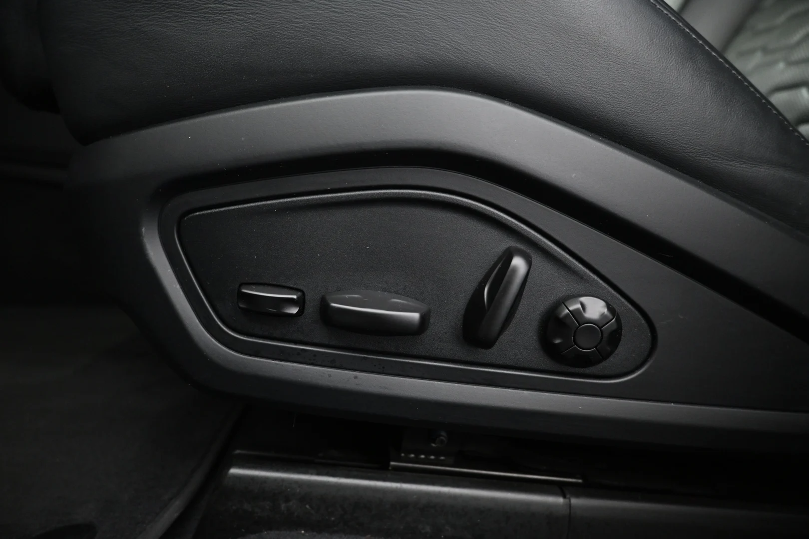 Car Image - 1dnZDa7Gf26mg8YeYR7d3u