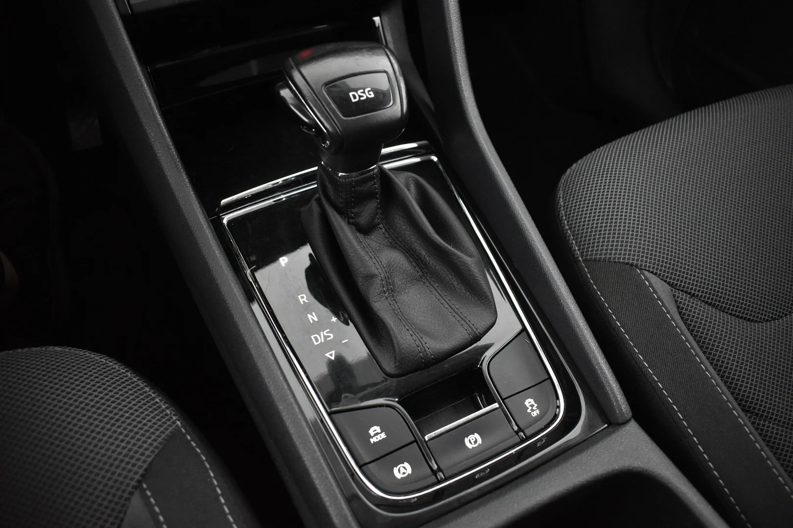 Car Image - 1LNWExdKiV3LTYqpGiTpAT