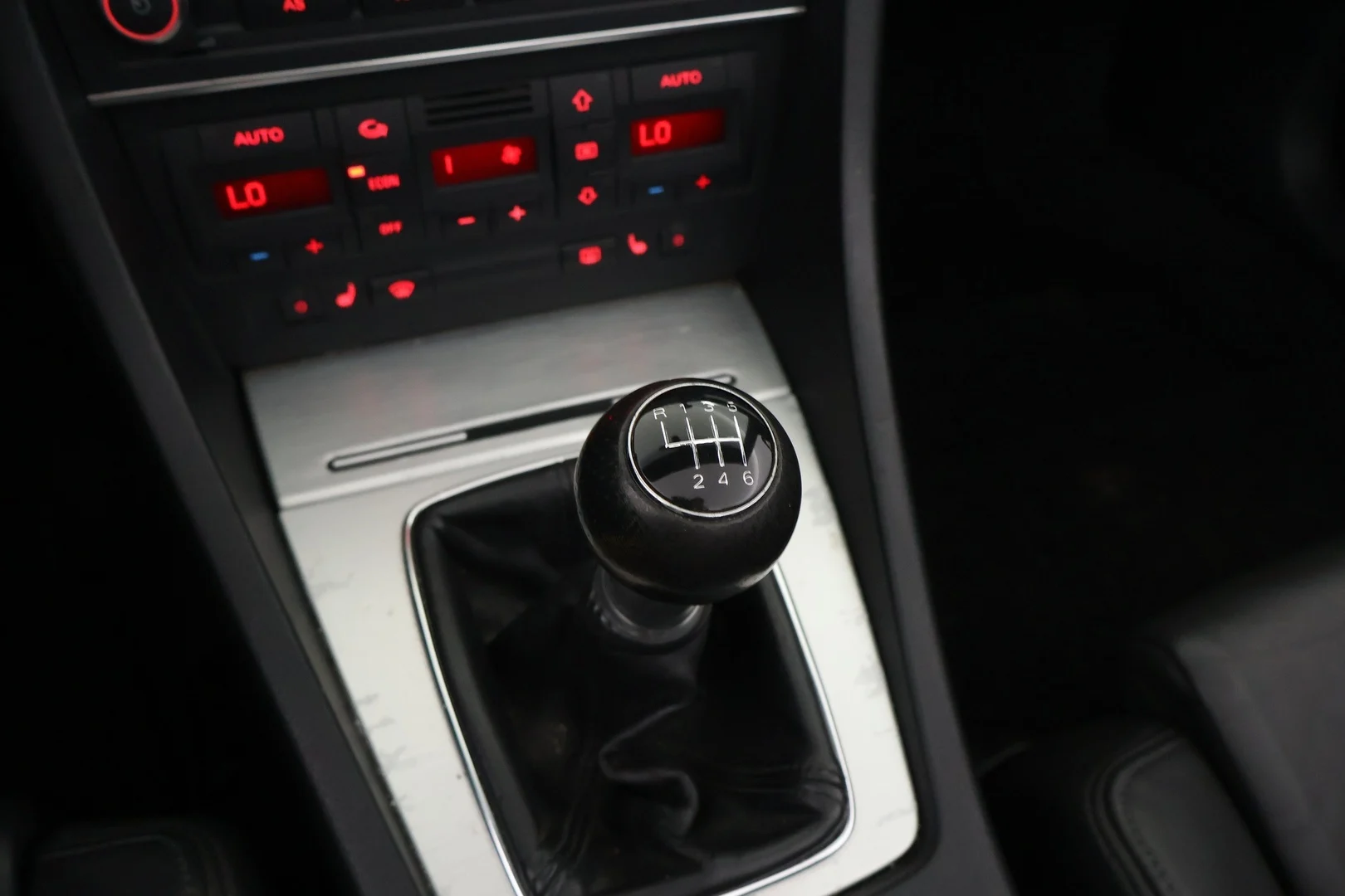 Car Image - 52LZ61f0KRxCprt8ybShWA