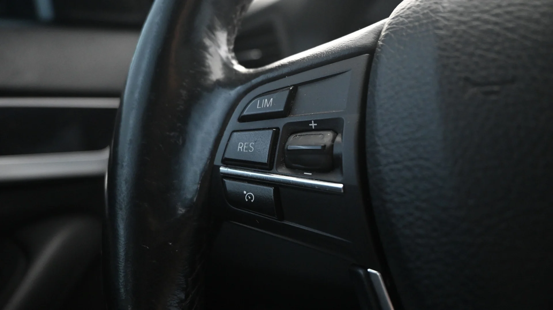 Car Image - PlbhDa2xeYvHOSfso2iNJ