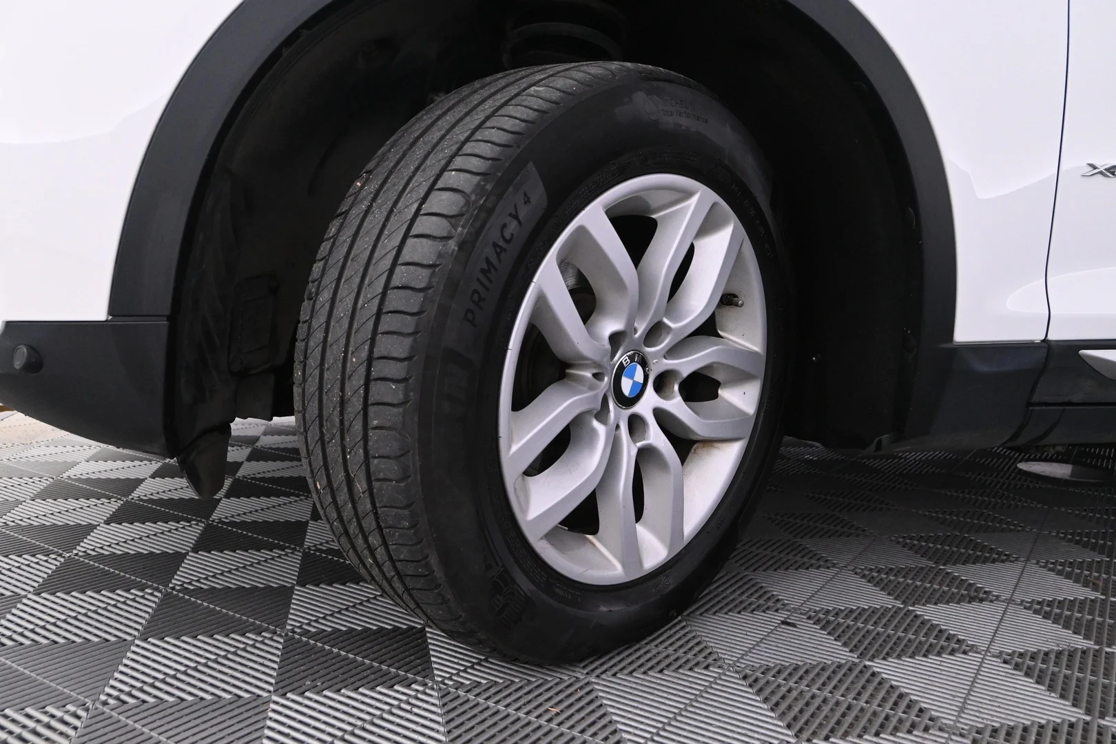 Car Image - 4AKlmxwam0BZfcCYnSb6D9