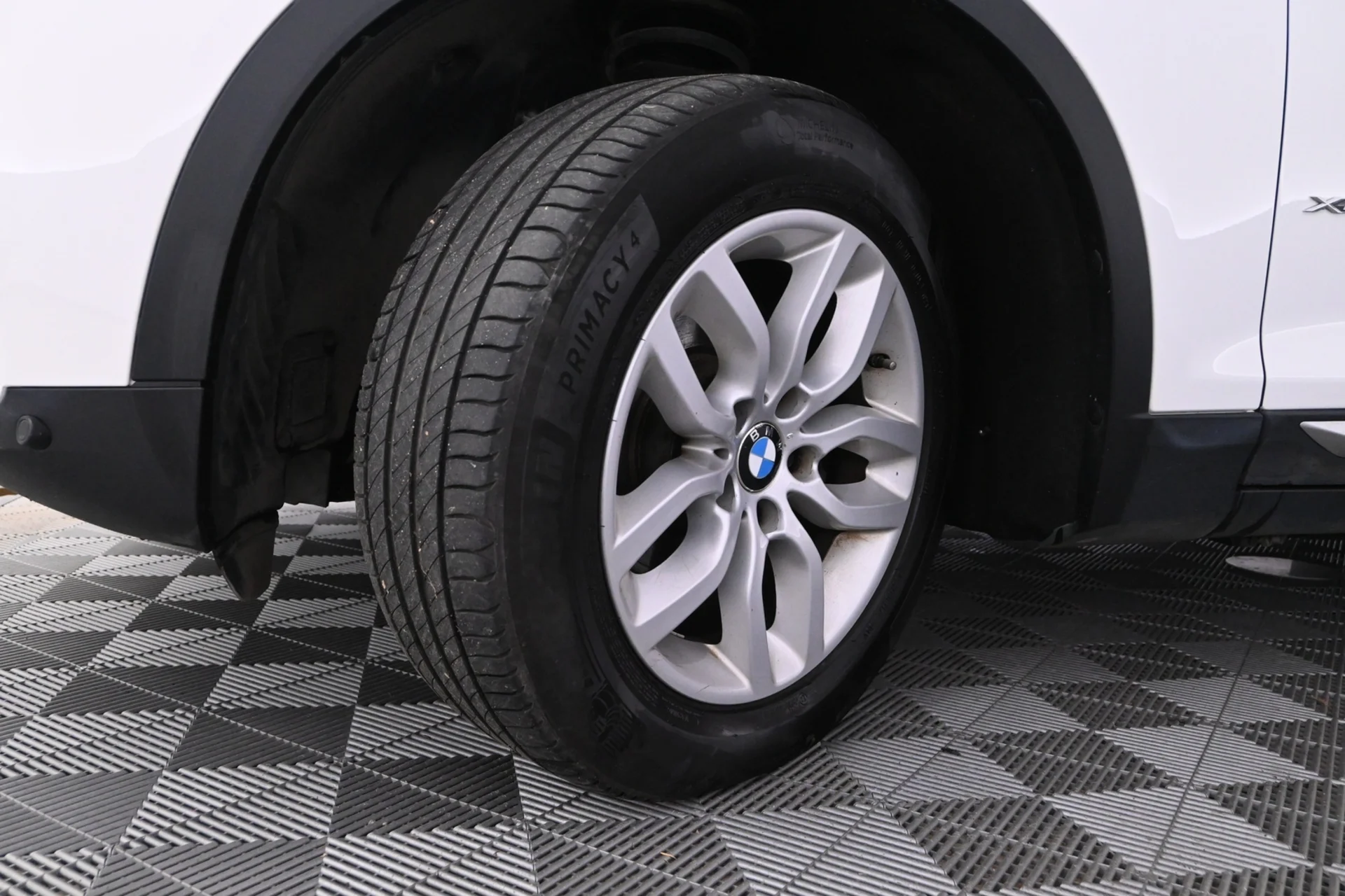 Car Image - 4AKlmxwam0BZfcCYnSb6D9