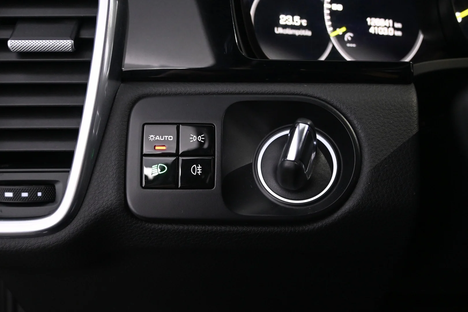 Car Image - 5ZcoXxo3Rc7uYLCBpwpMcA