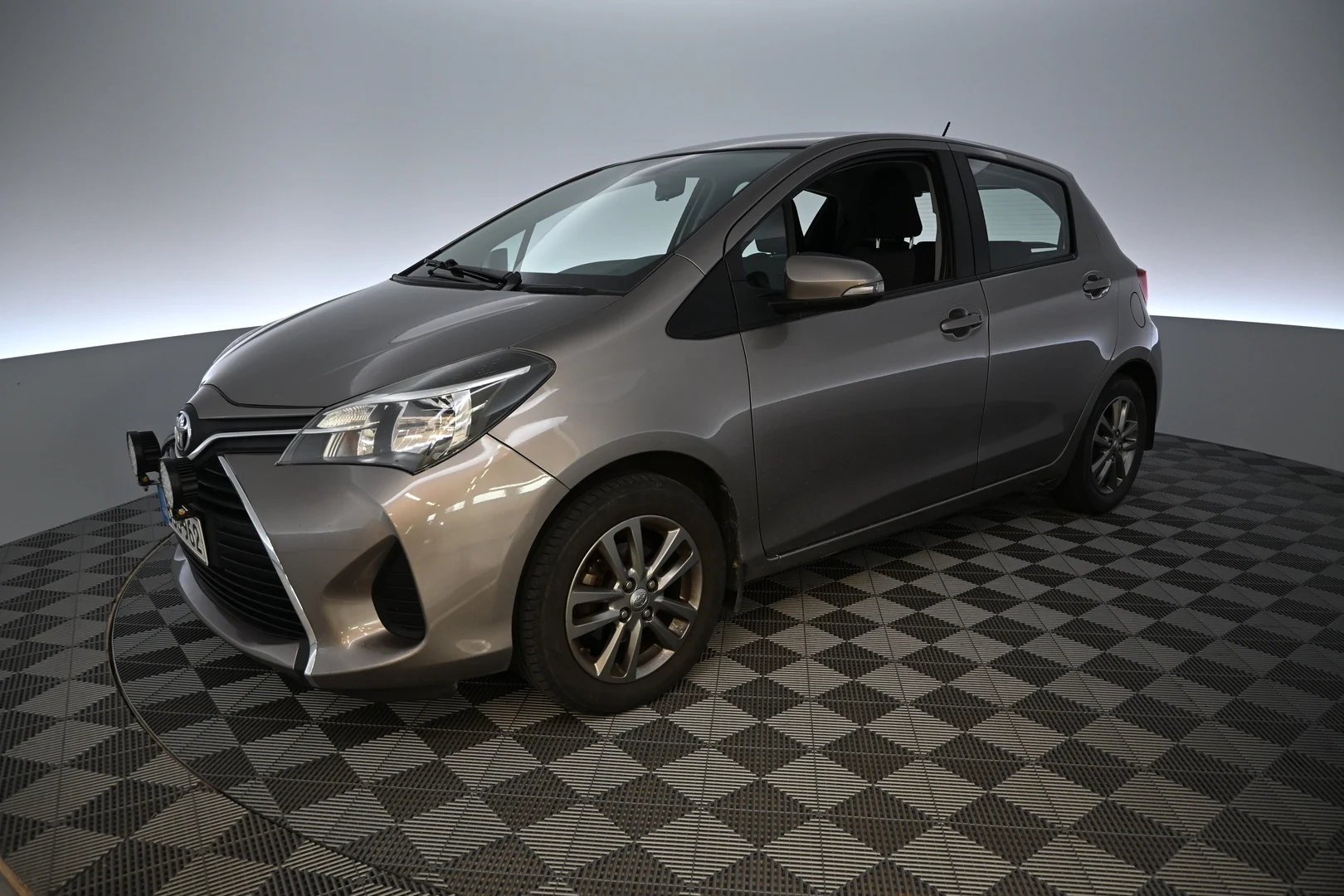 Car Image - 18dxakRdw0I2pl1BAYrXOn