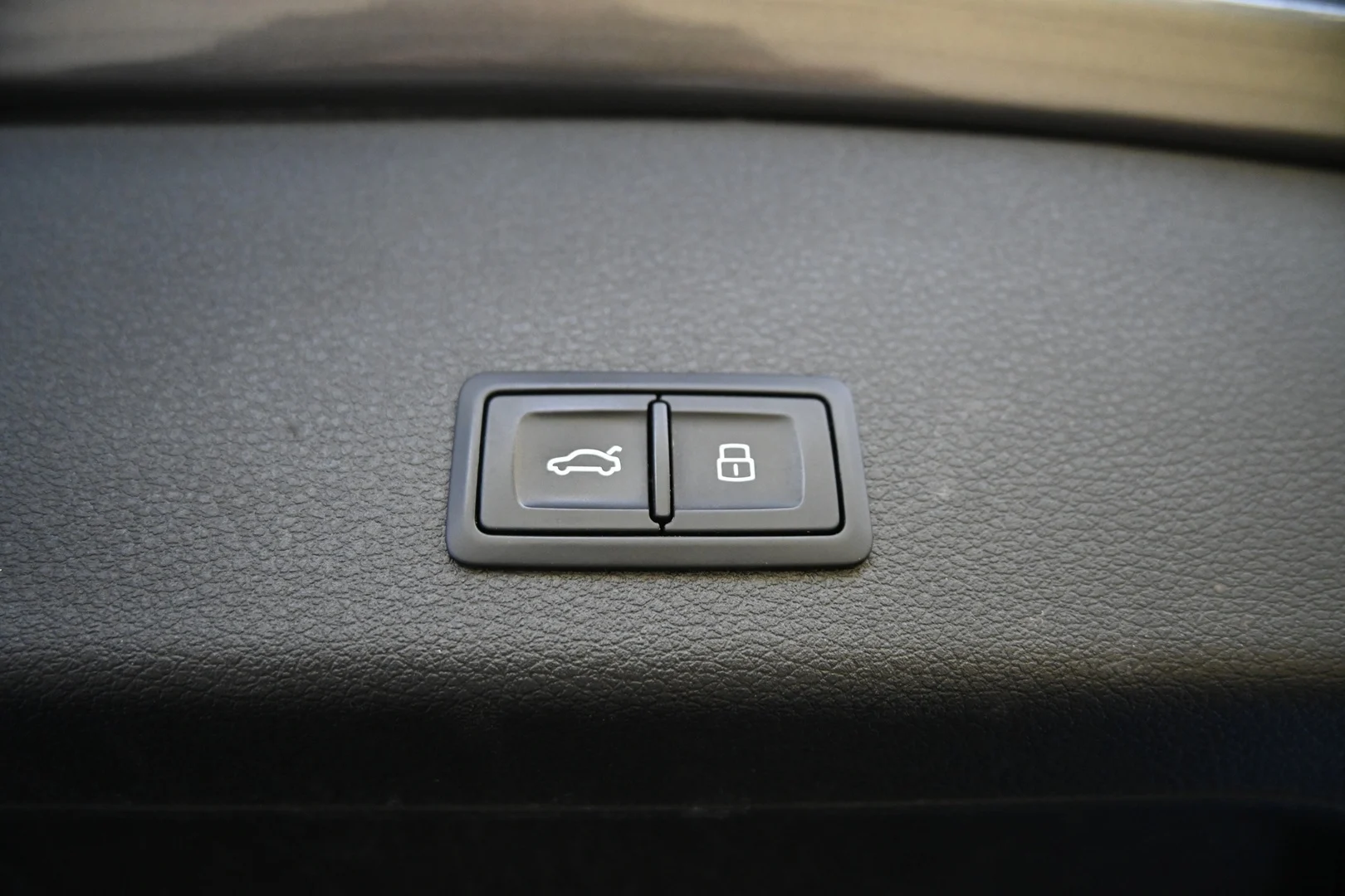 Car Image - 79pnkgPbSCuFjb7g3yoYBN