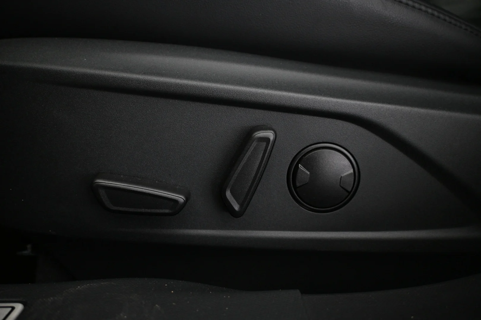 Car Image - 1HAjXgnCzOsqXtRtgTtFon