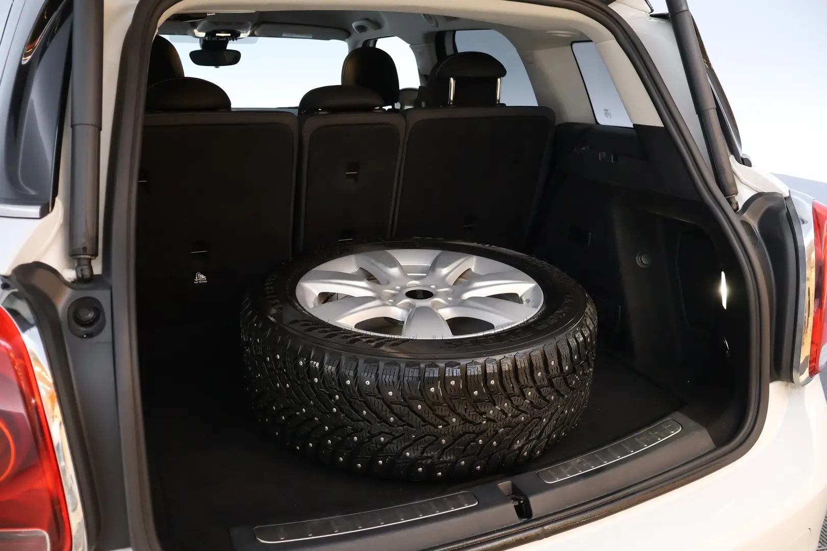 Car Image - XsRW4t33193iU7AcfeZys