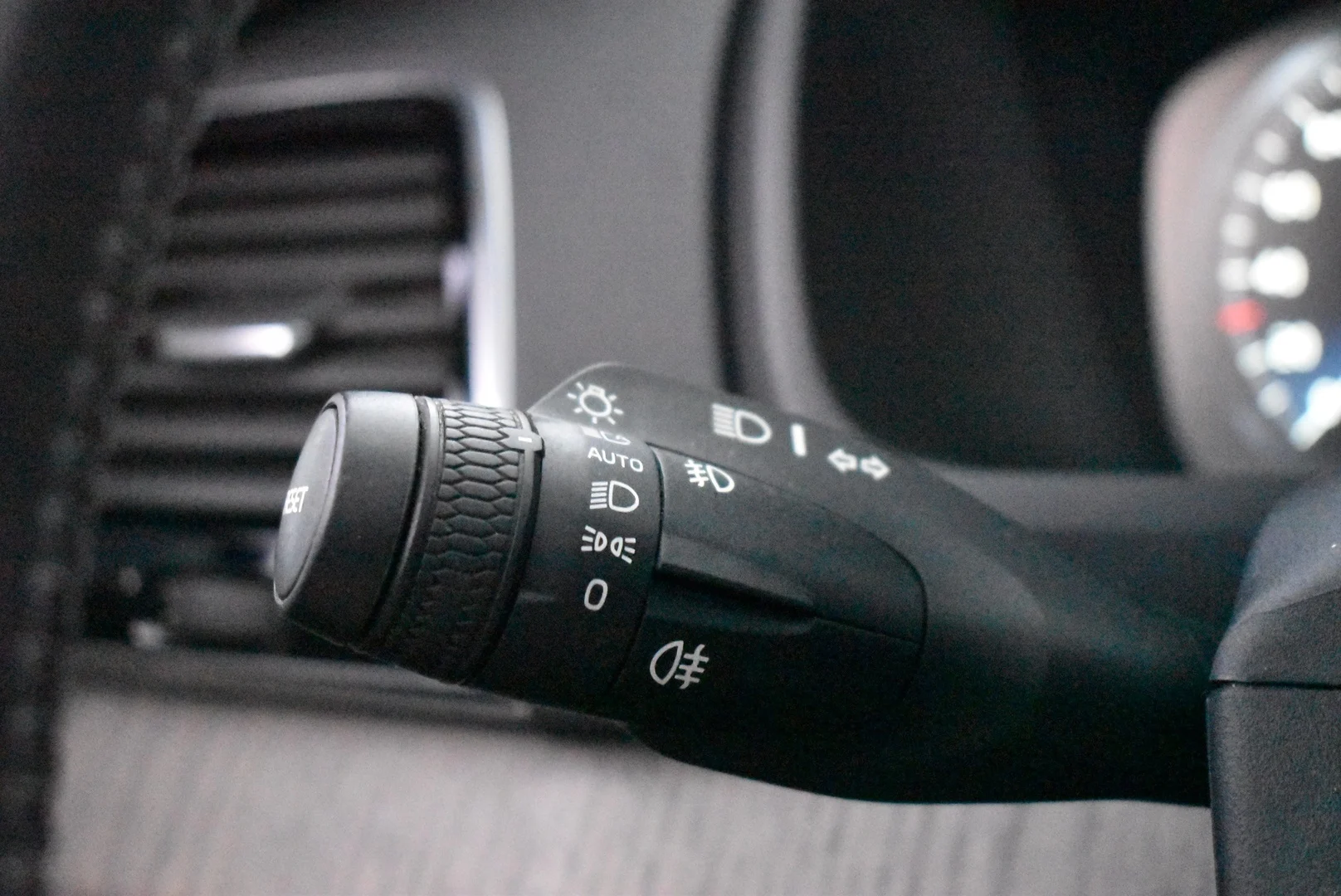 Car Image - 2Ky2hcMWNUhvbrDxqzSLZ6