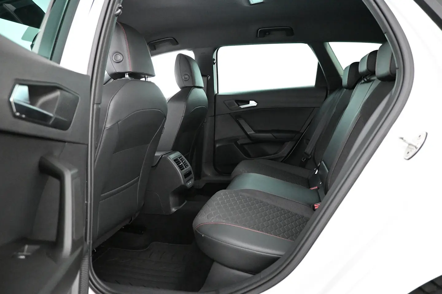Car Image - 4TeqI5VuARYixxyo4q6mTP