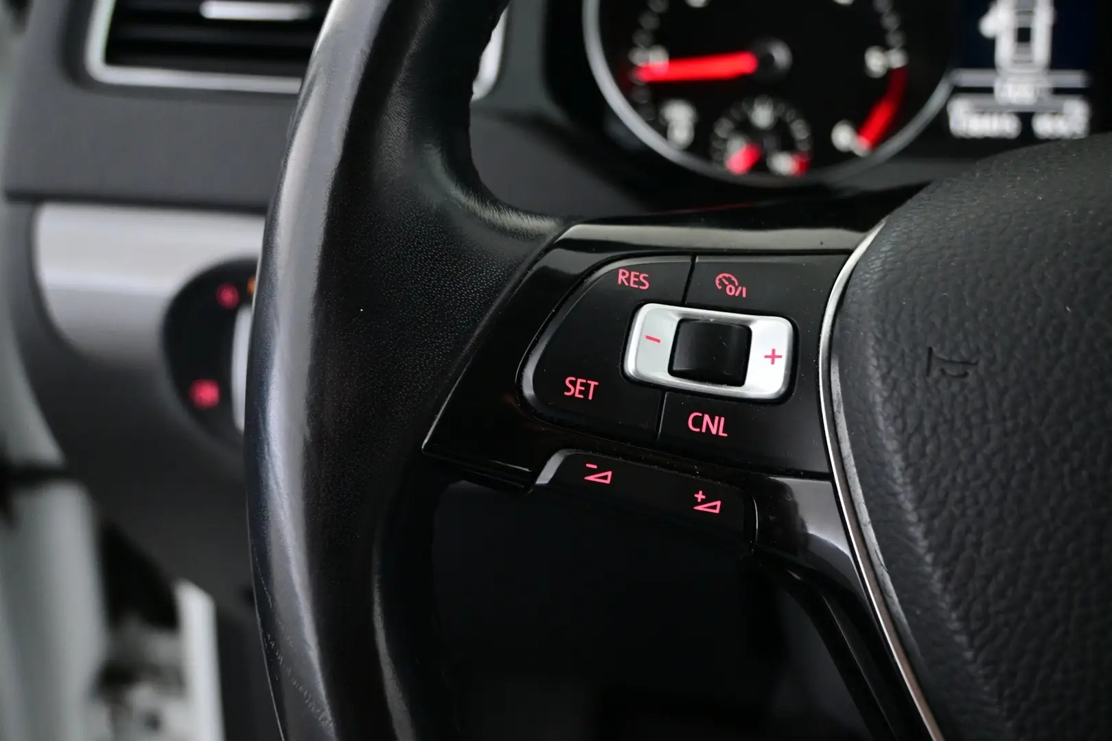 Car Image - 6NVBsqQZGOzp2uiCfmhnqj