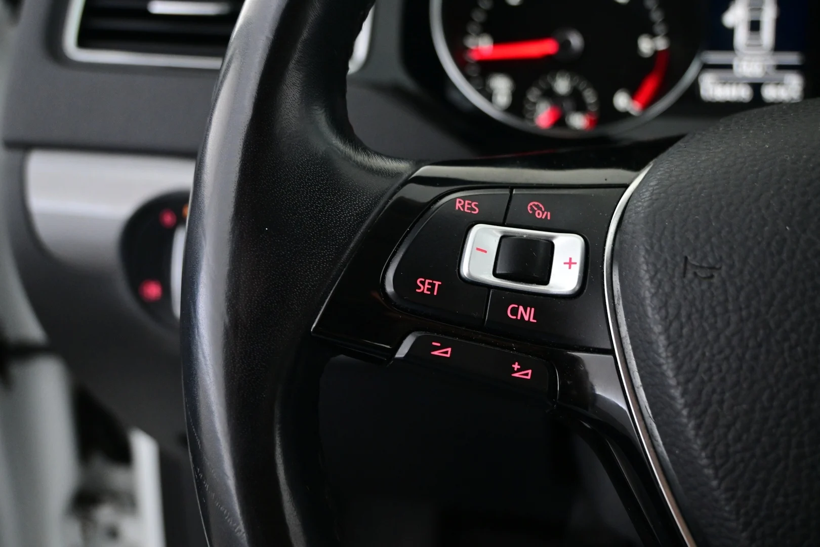 Car Image - 6NVBsqQZGOzp2uiCfmhnqj