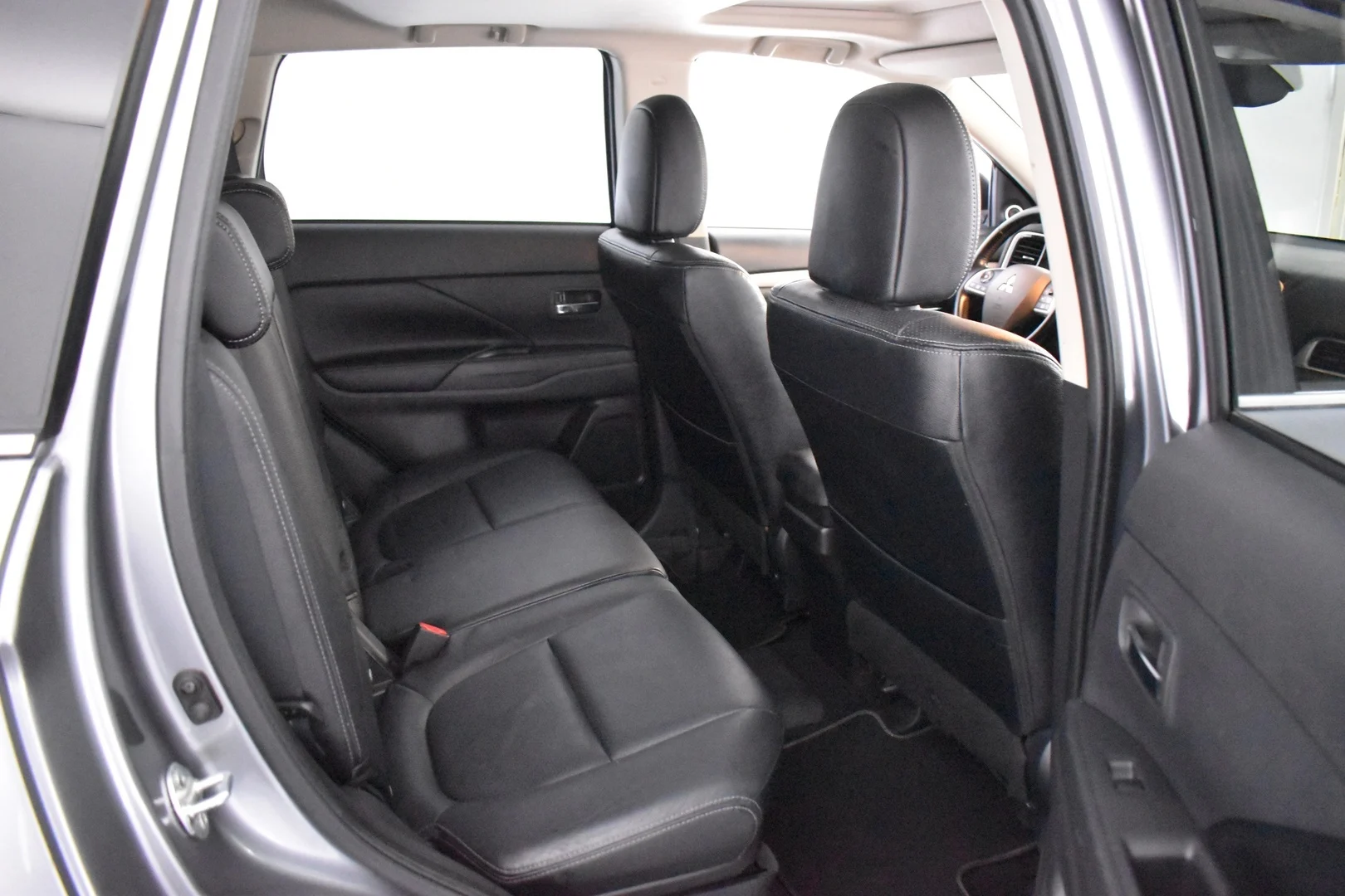 Car Image - 4SoSFcNNchMV488OR9hhLu