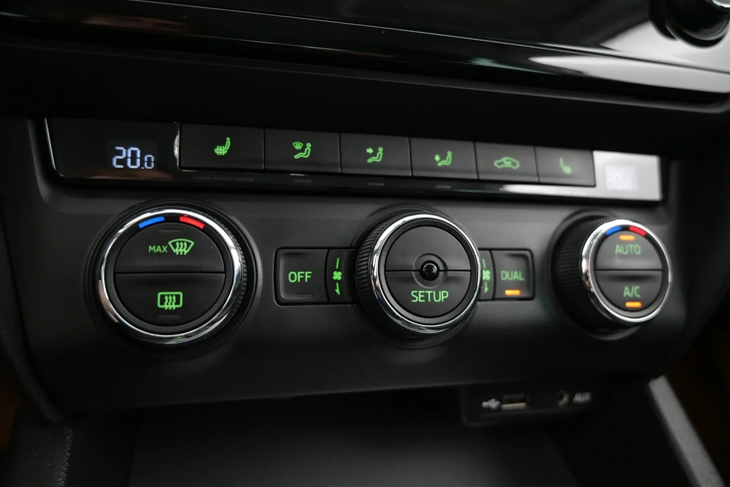 Car Image - 2BawsJ65SxunKi7u7GFmM9