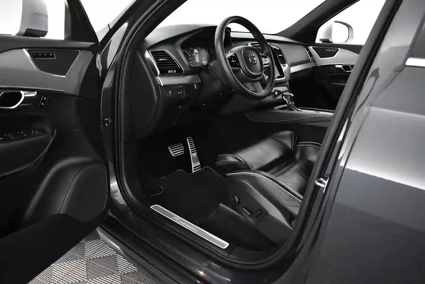 Car Image - tSD9zDIwXDuUO8I19vZbB