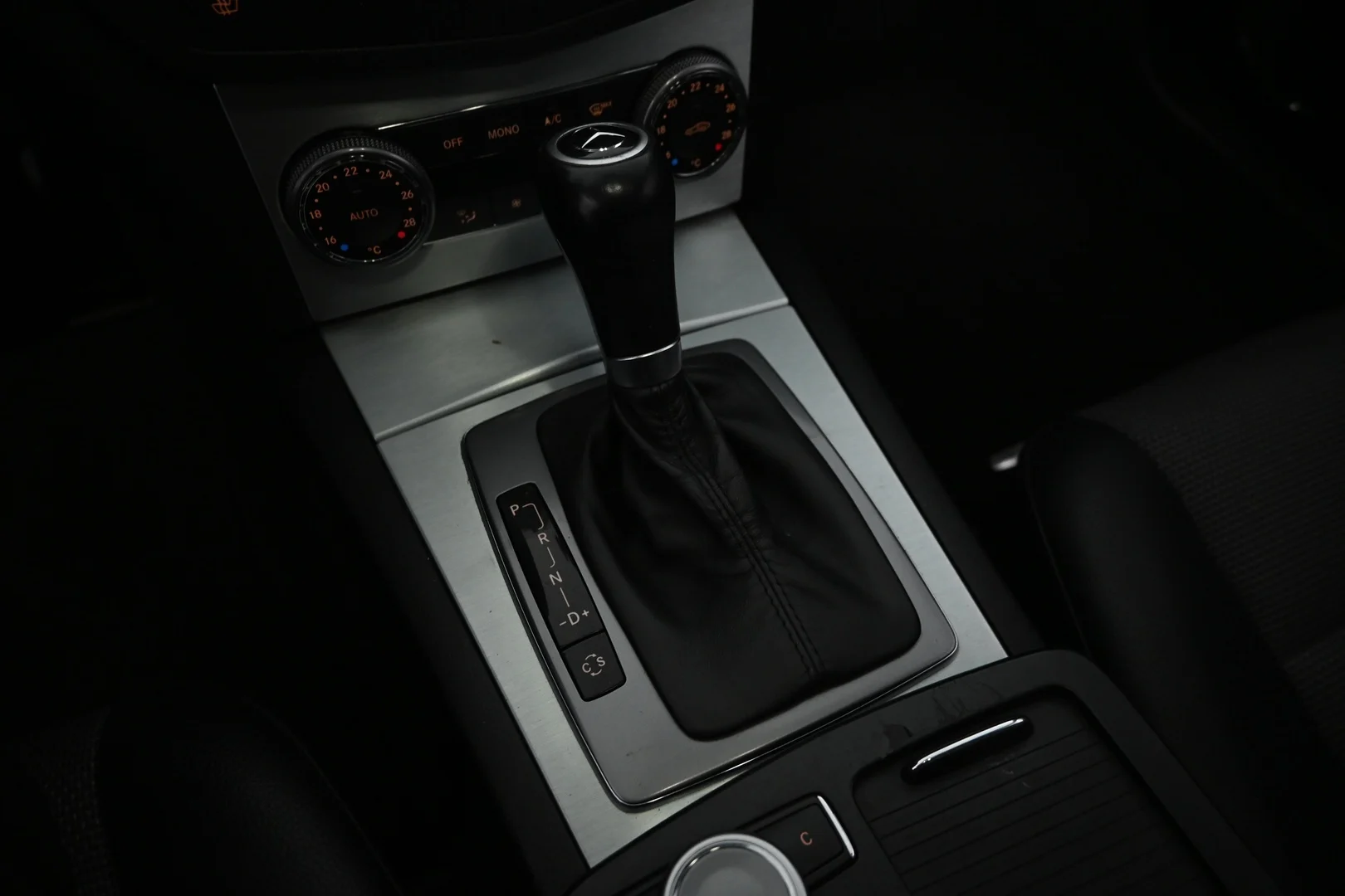 Car Image - 4xt4G8D4XuUn4updLh7IFI