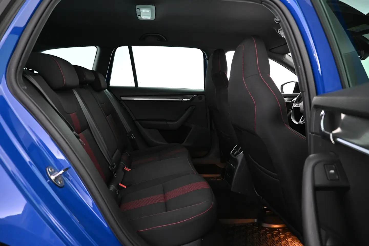 Car Image - 7zBm2LOpgDLq9LVsaGlDQj