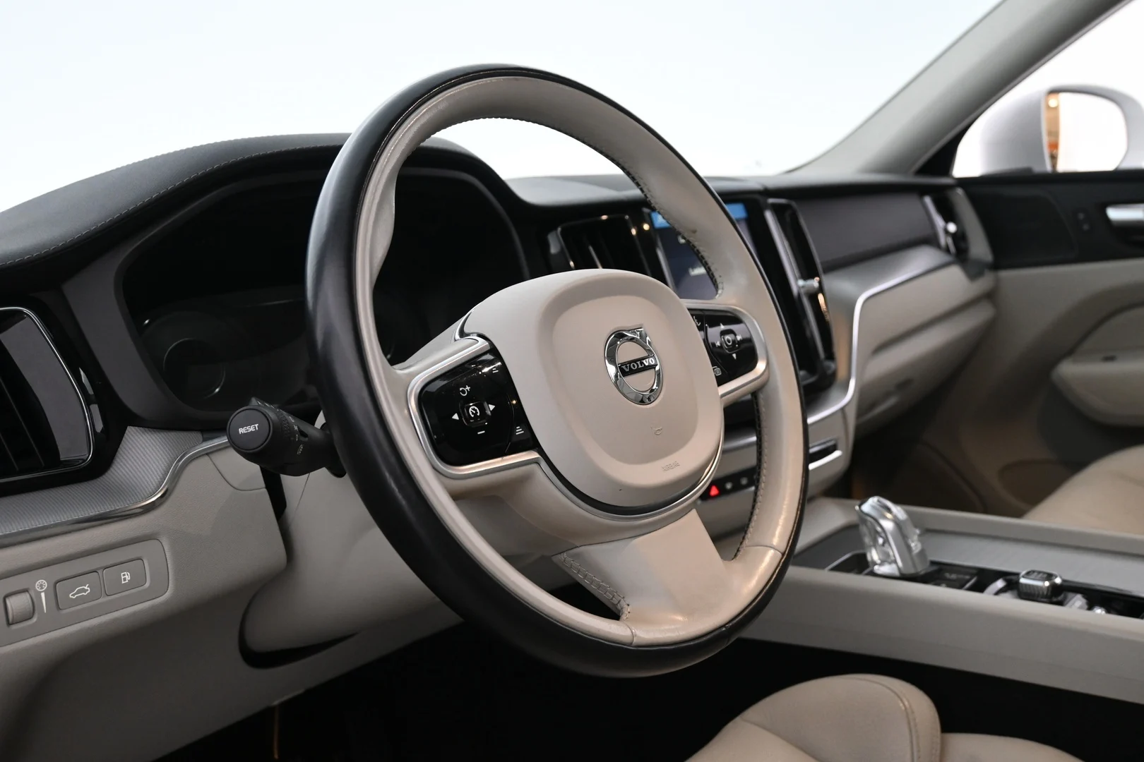 Car Image - 5i1MHzf5gnwxman9W0eGZn