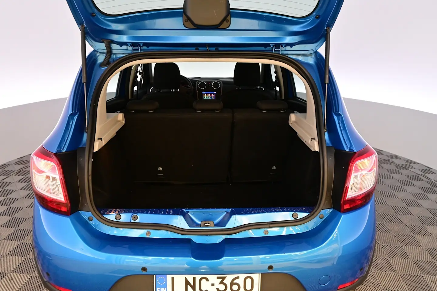 Car Image - 6E8gCi3ved2tRo4gamEw7R