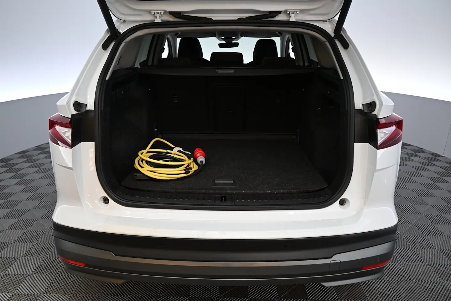 Car Image - dwx8iJTQErxSYMaHsg2vw