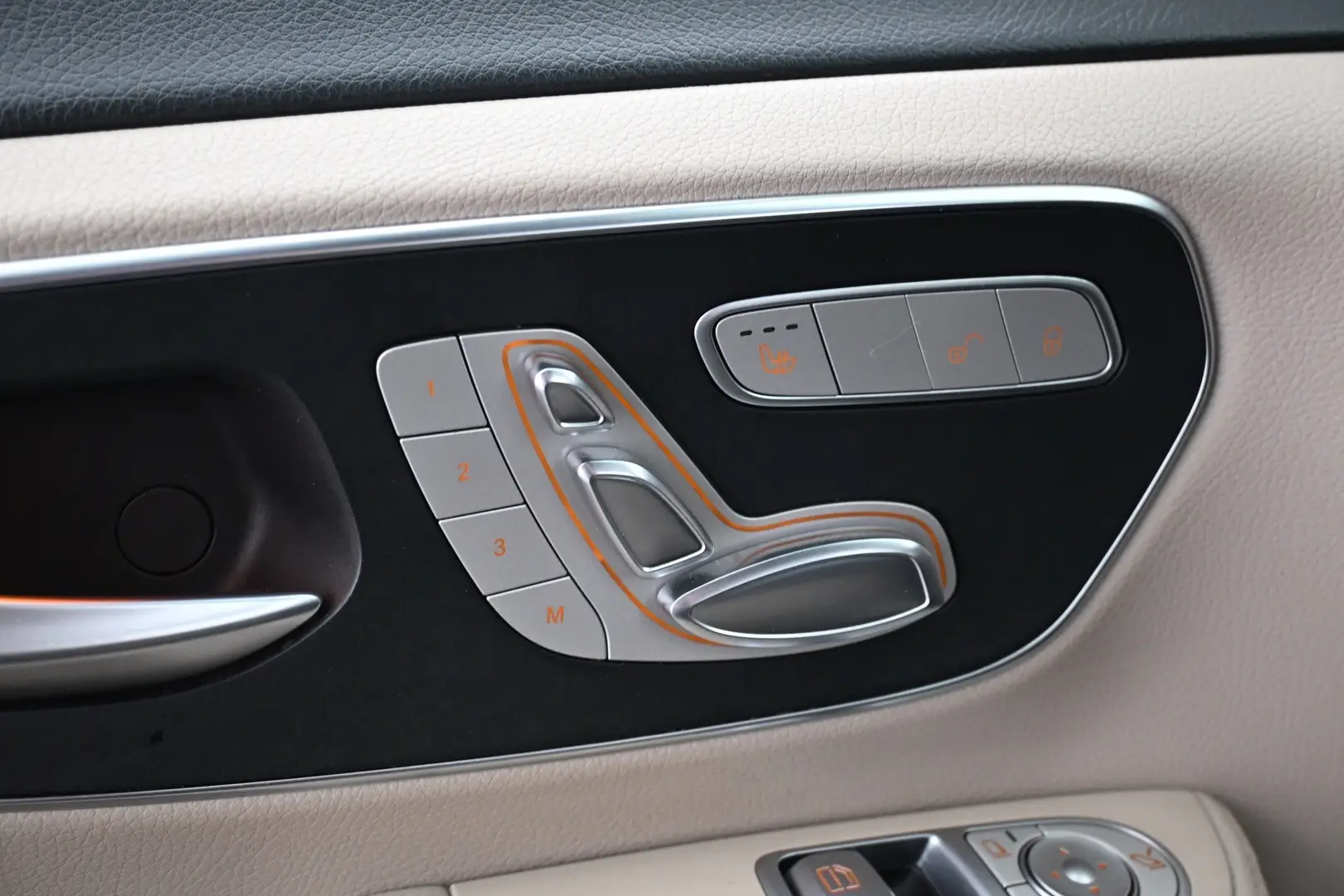 Car Image - 23fm6KtyYLUp9GmmLG37lx