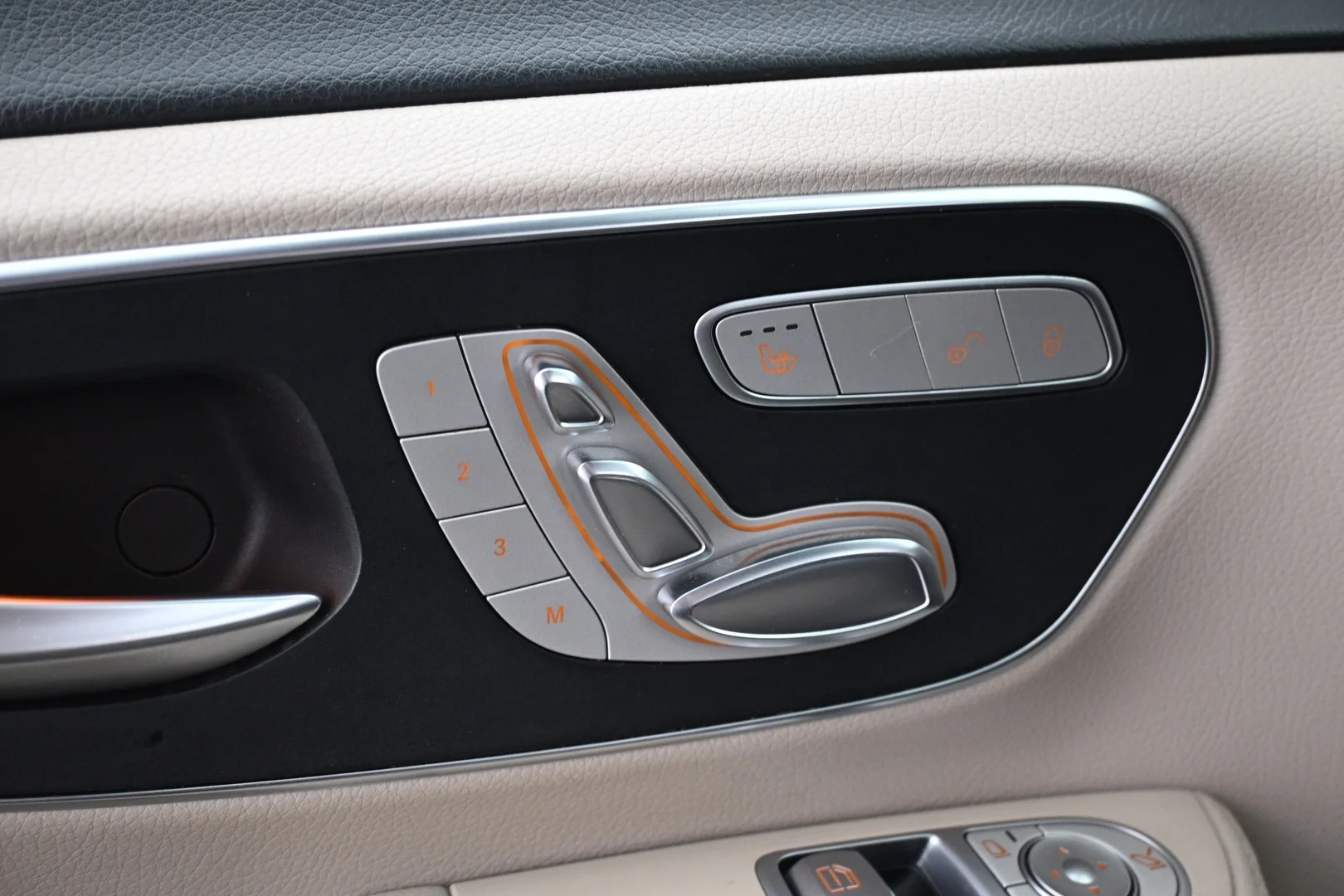 Car Image - 23fm6KtyYLUp9GmmLG37lx