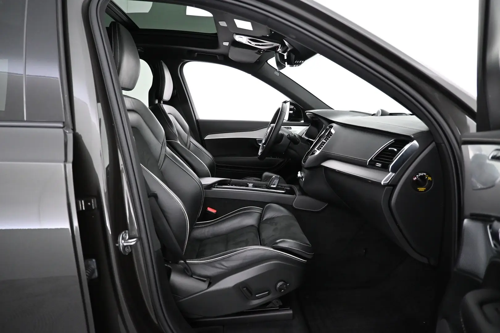 Car Image - 7B9VynScUTWYIRBb1A3TlI