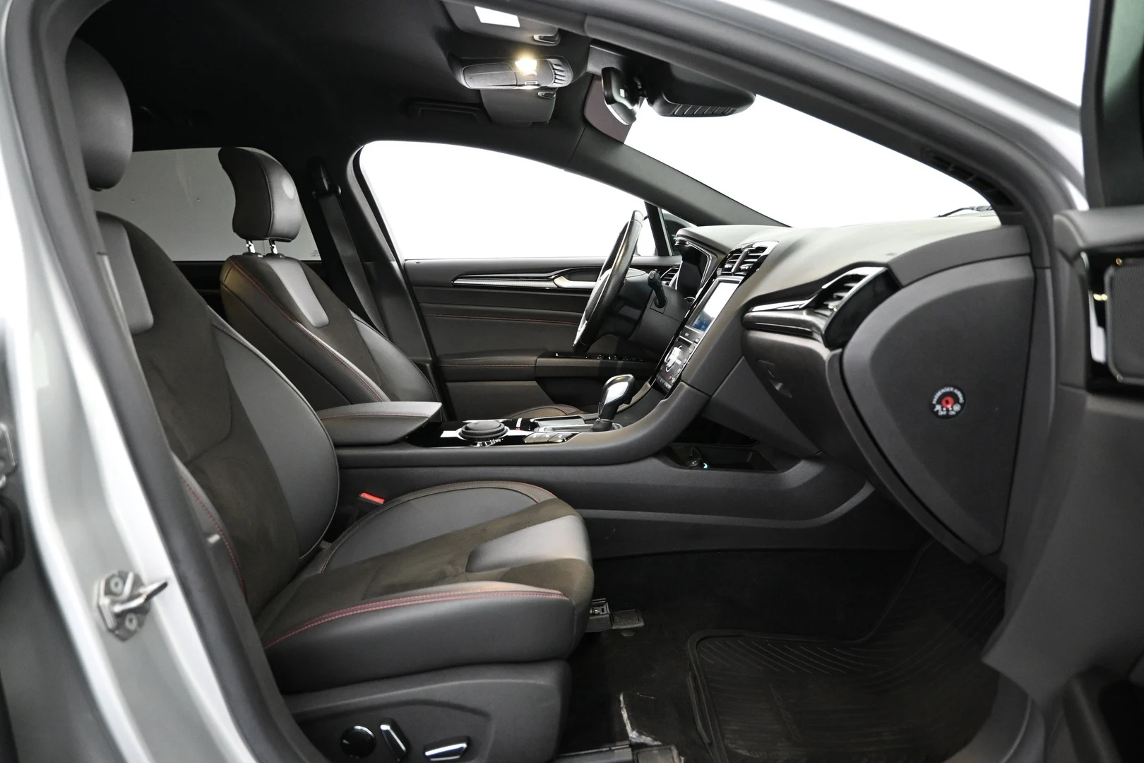Car Image - 6A022aprEBIXfwimR3Vs95