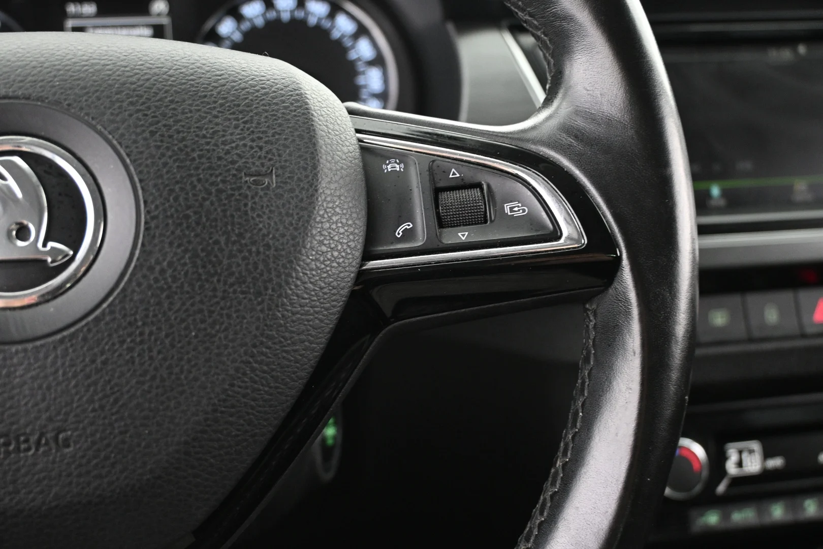Car Image - 6lhMznVs6TXX85L2XpKu4Q