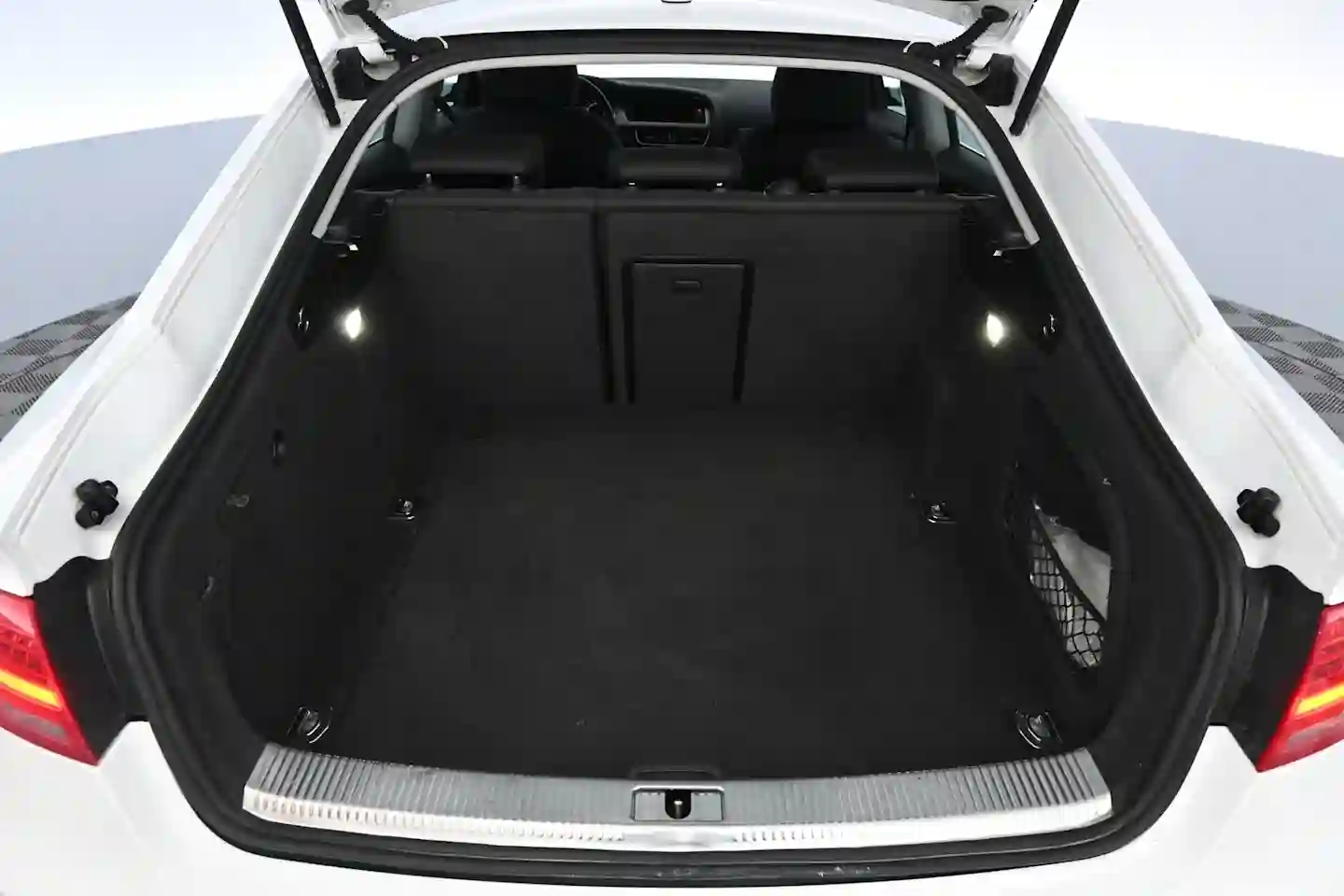 Car Image - 3Nud5uduyb0OqLlSPqjetM