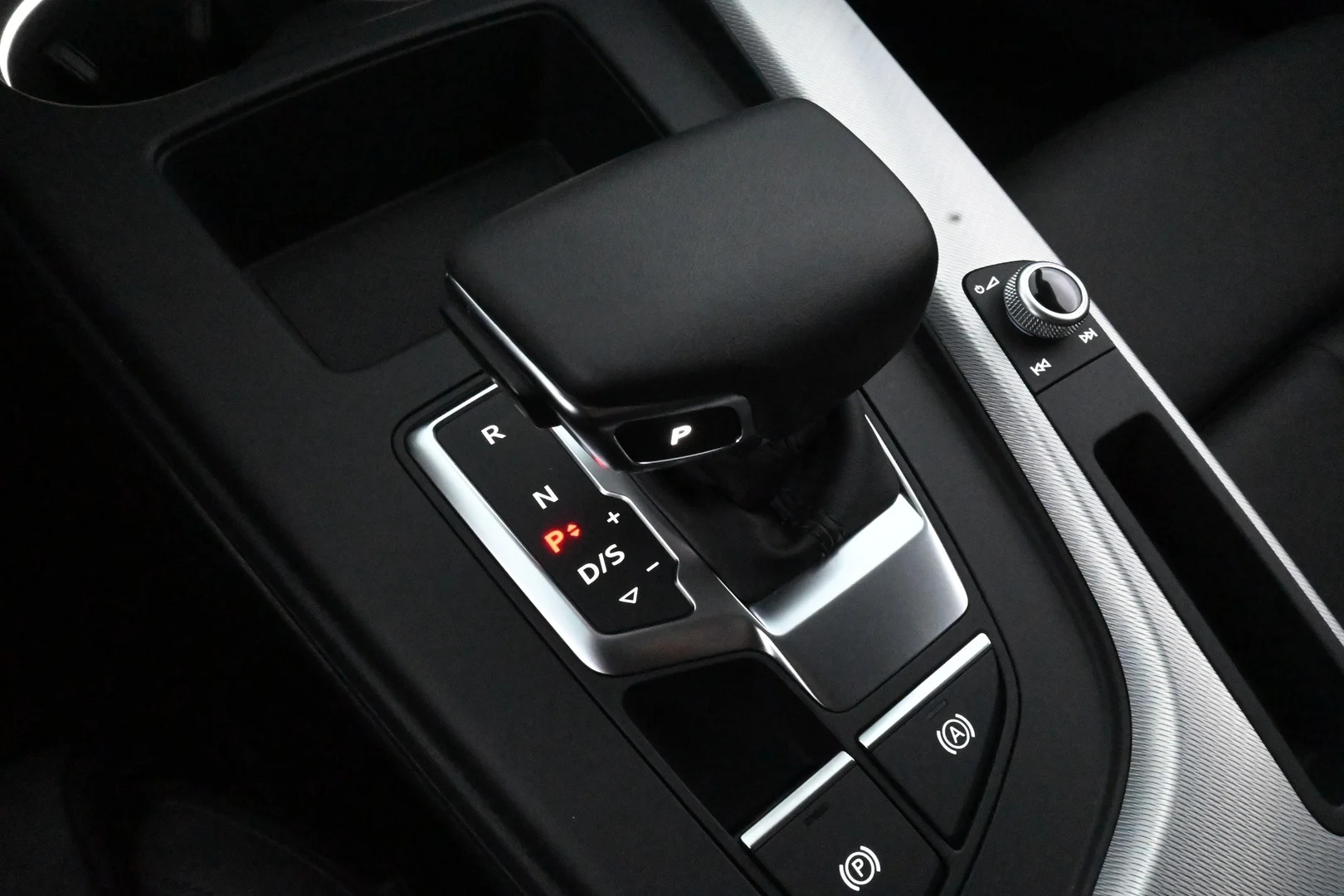 Car Image - CyON9JVkT6UArbJUaSfIK