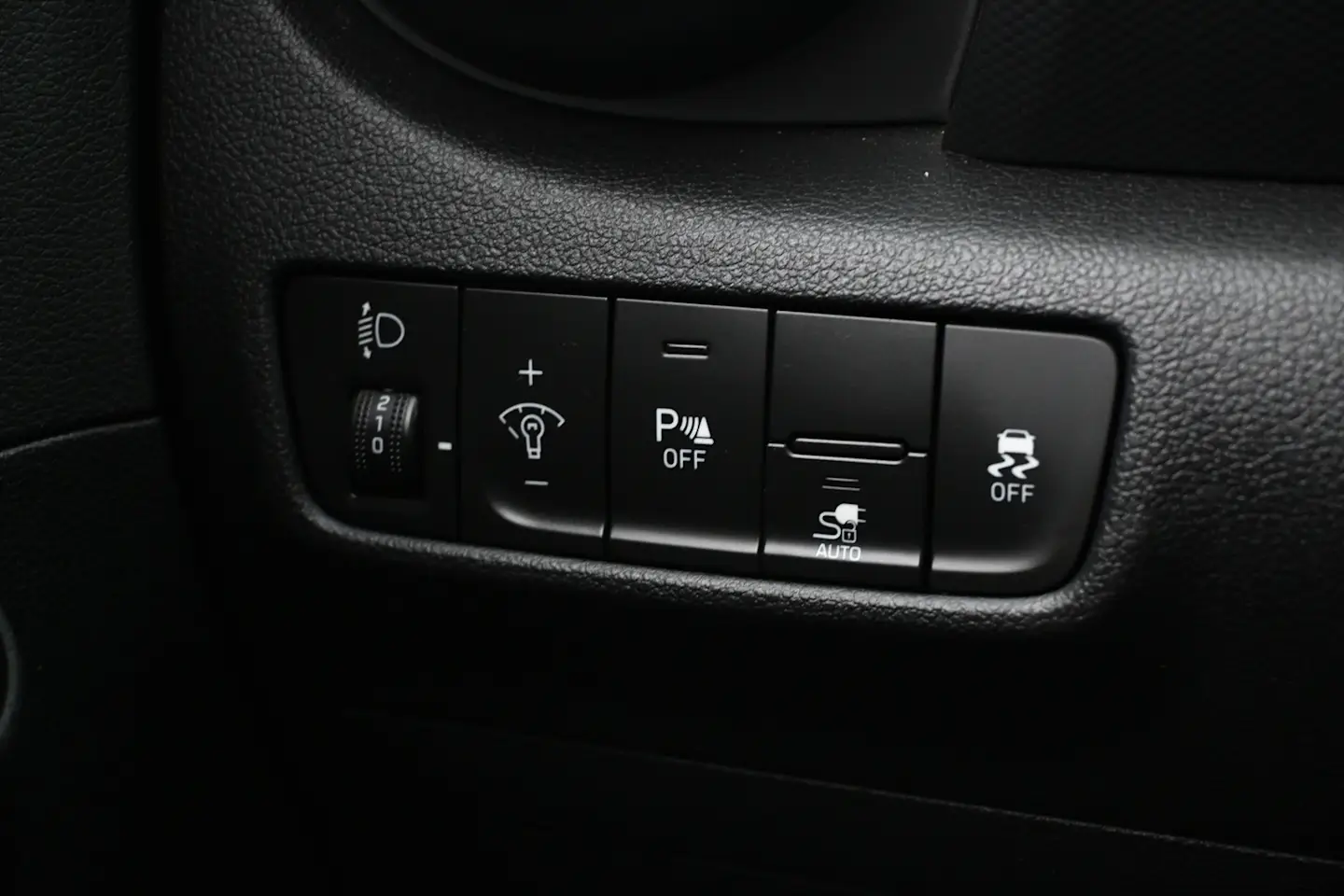 Car Image - 2pjATAr0LYPd7MzF66MD0u
