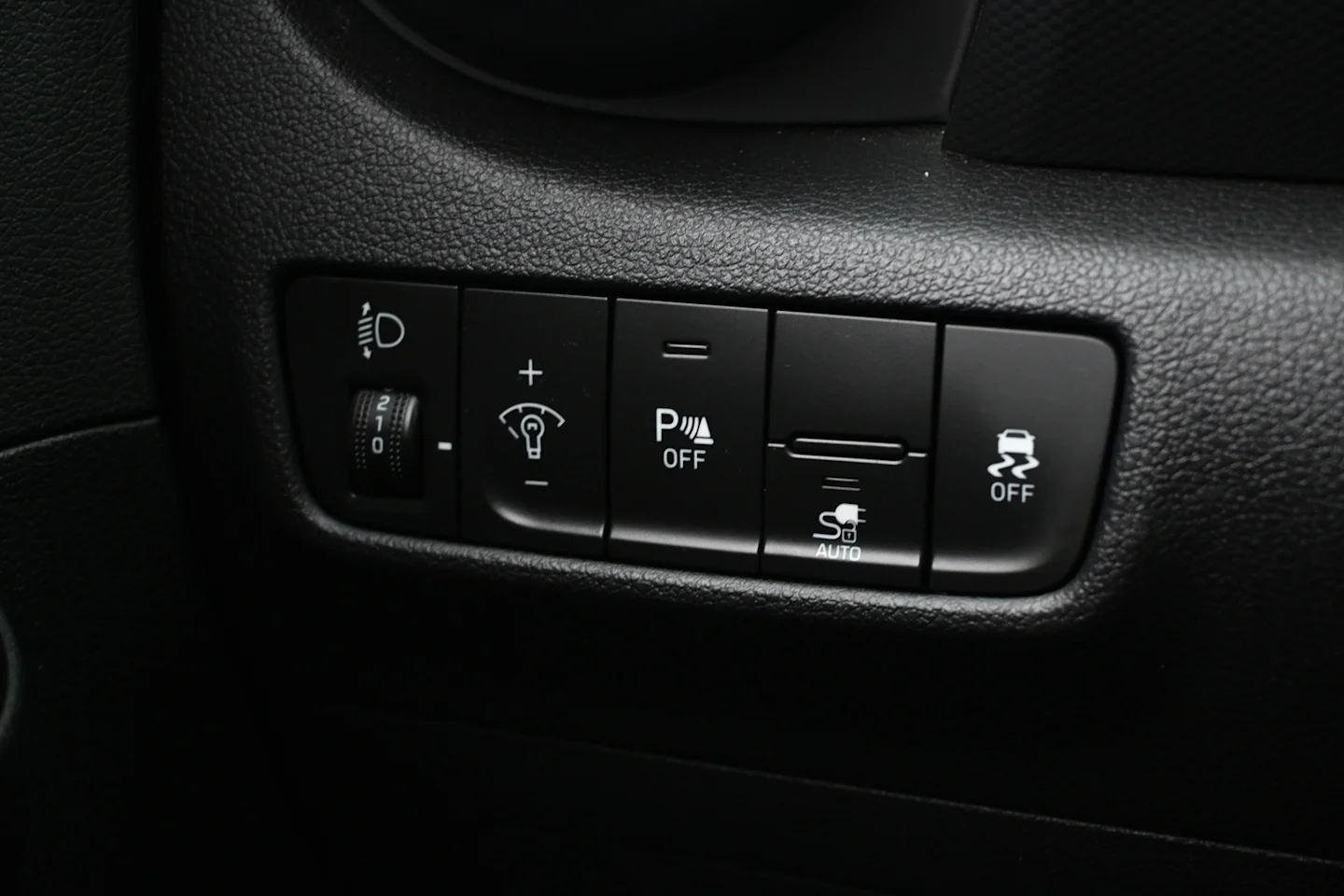 Car Image - 2pjATAr0LYPd7MzF66MD0u