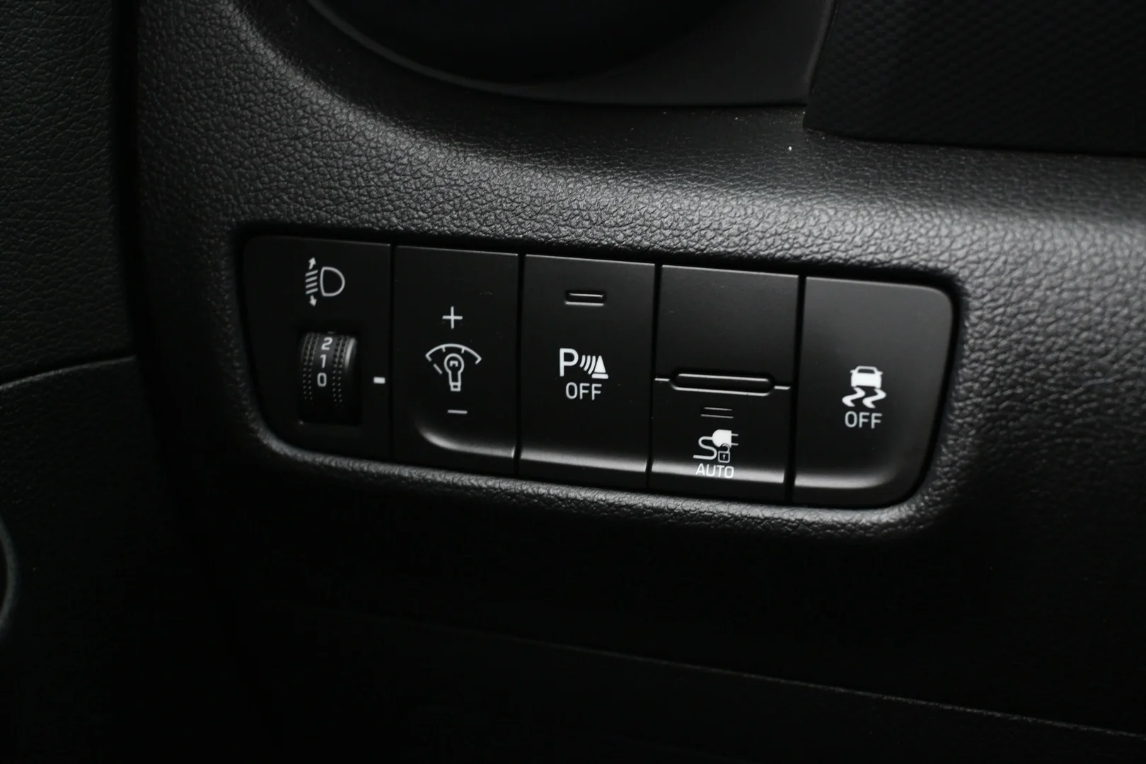 Car Image - 2pjATAr0LYPd7MzF66MD0u
