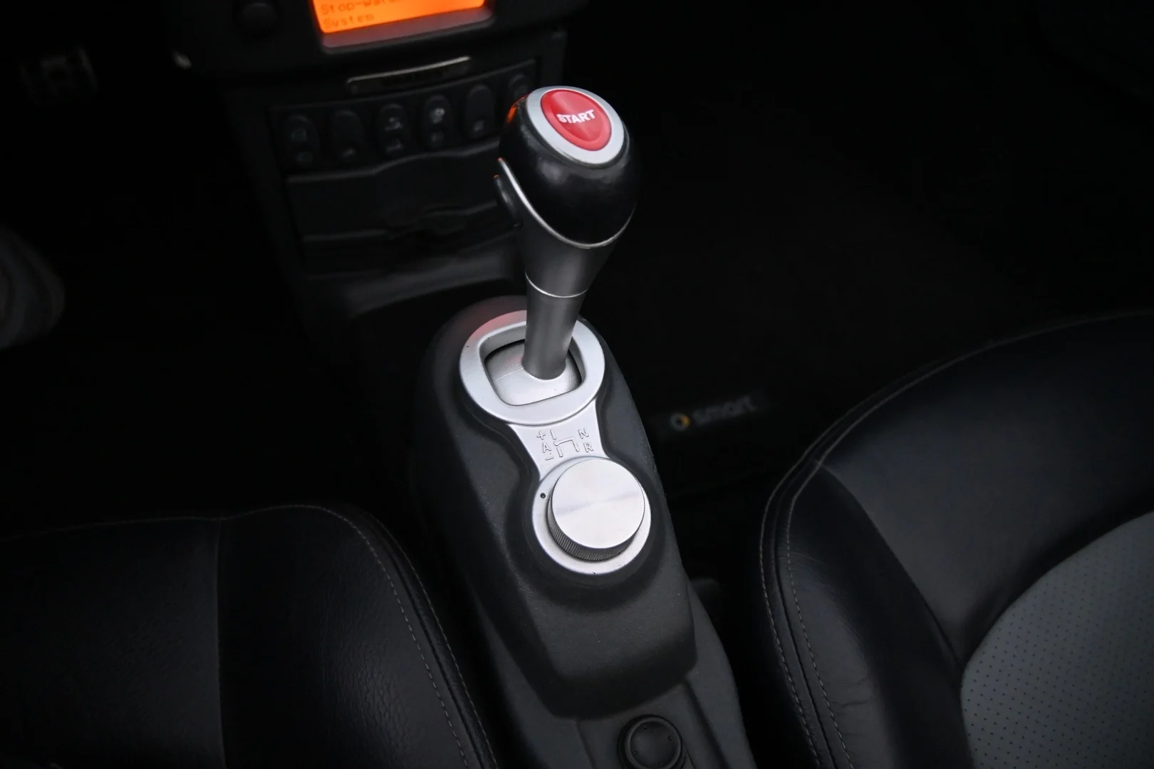 Car Image - 6i4mLLVSkIOxLdad0sbcxv