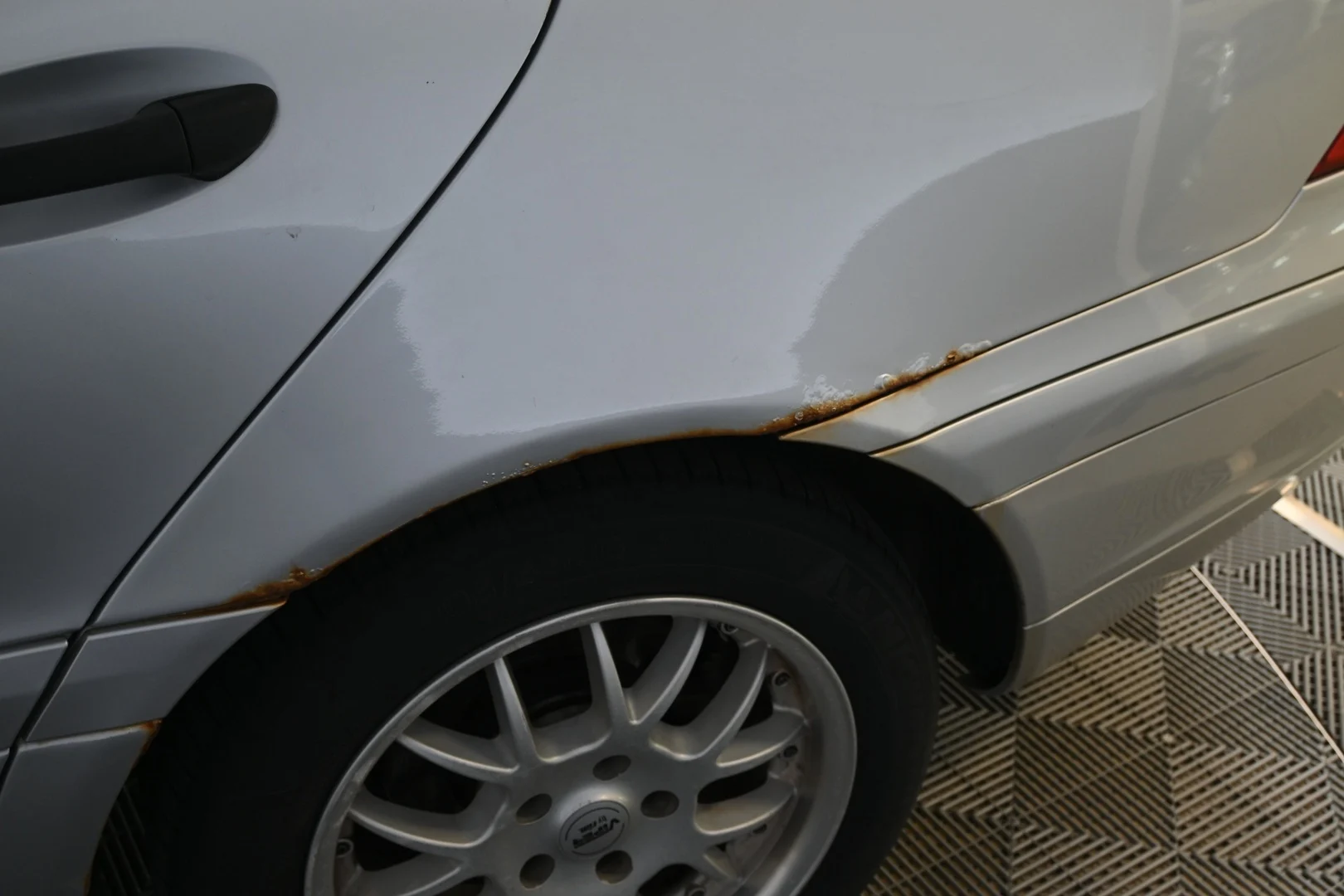 Car Image - 4V7nJNrYnd6tFV0SDgCmUy