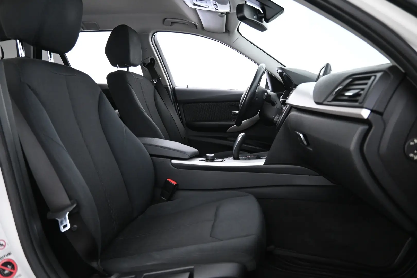 Car Image - 3YJ4VKa1JupOjqZGcy30X3