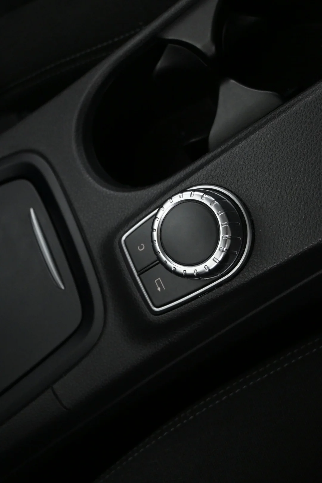 Car Image - 6Sl2BsVmZKFT3BxSWNHJYv