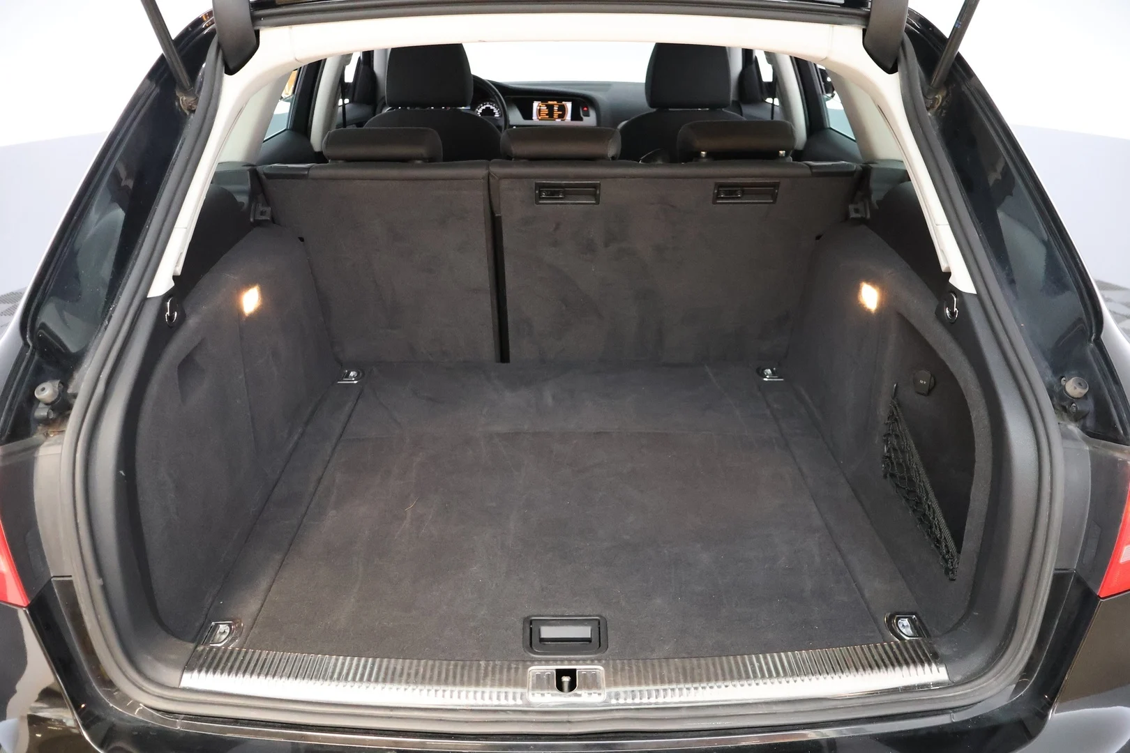 Car Image - 4yAWOpwfoABxyKTb2D34XU