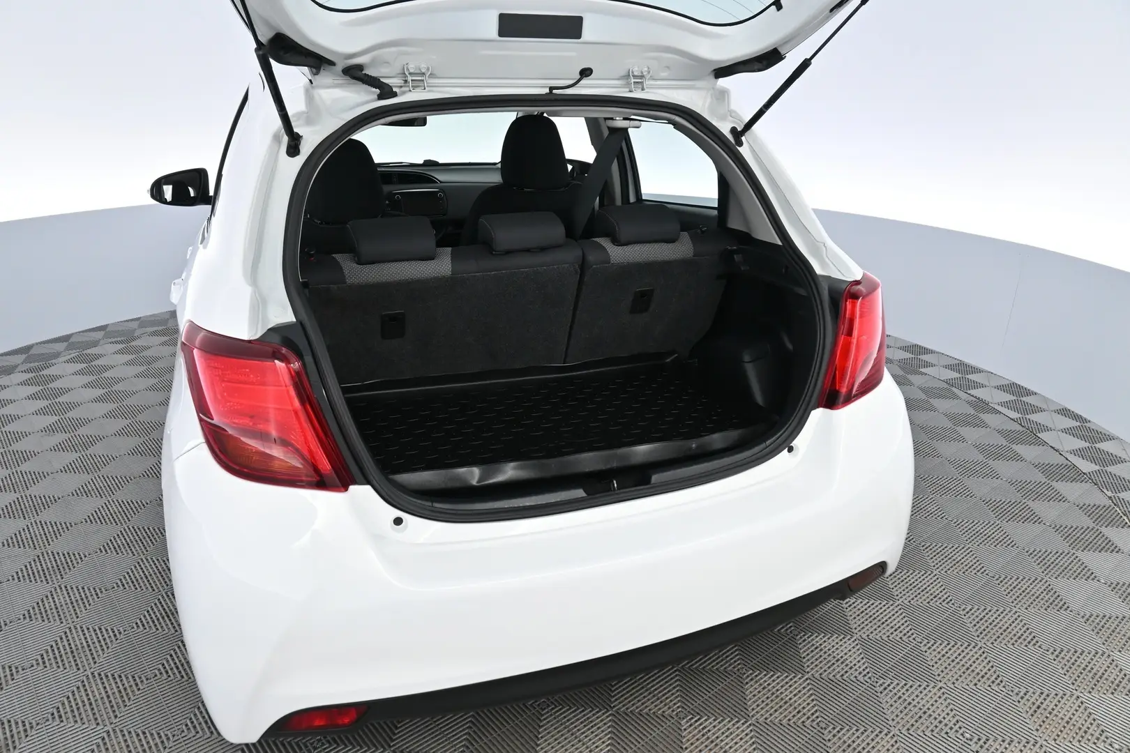 Car Image - 7Hv9gjzARlqtzPF3TknKdc