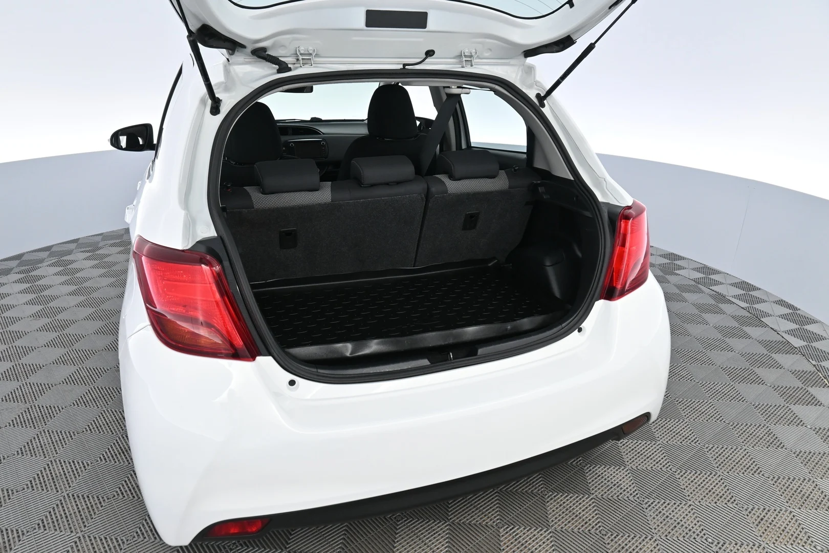 Car Image - 7Hv9gjzARlqtzPF3TknKdc