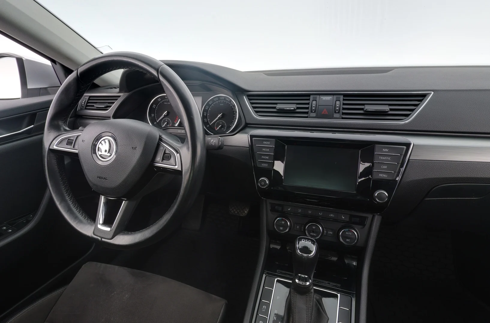 Car Image - gL70p8O1LgRdxLnnQ3AeD