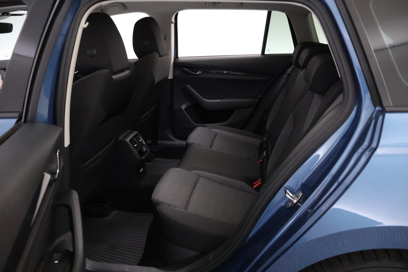 Car Image - 30xM8C4ARiXKRjb9mOaiQf