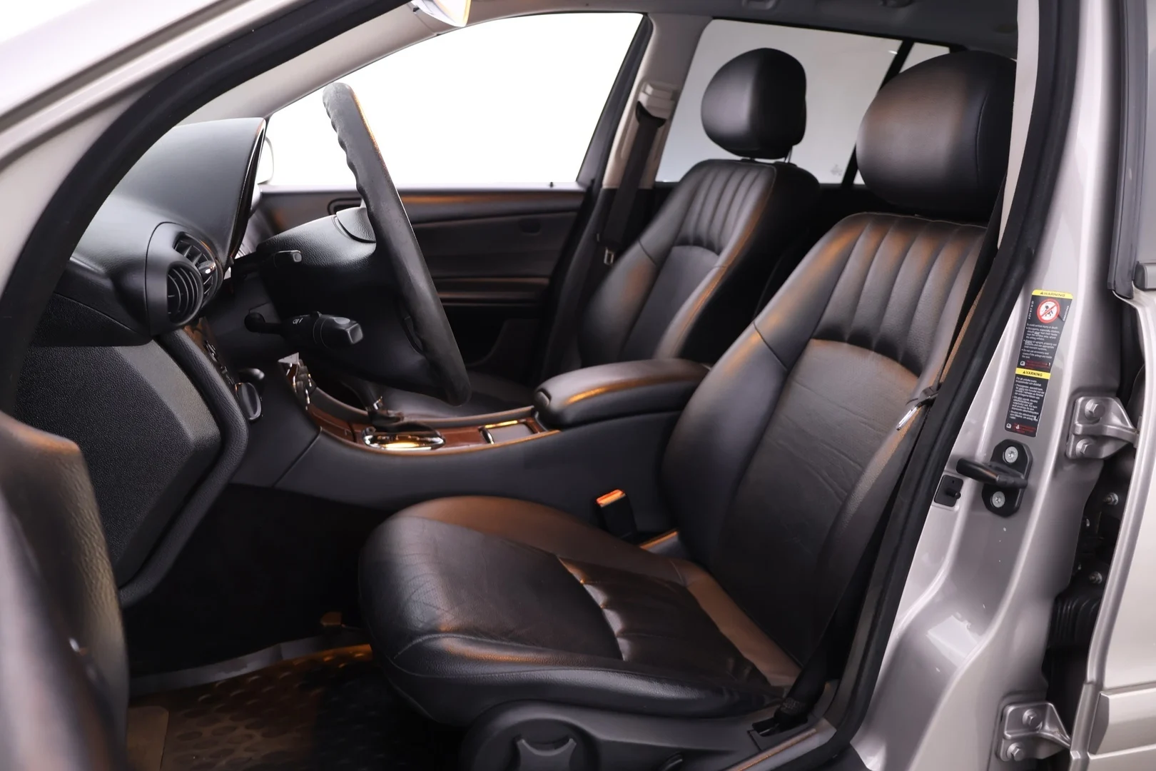 Car Image - 5S2TmLzTJHgTYwSjNiIb3d