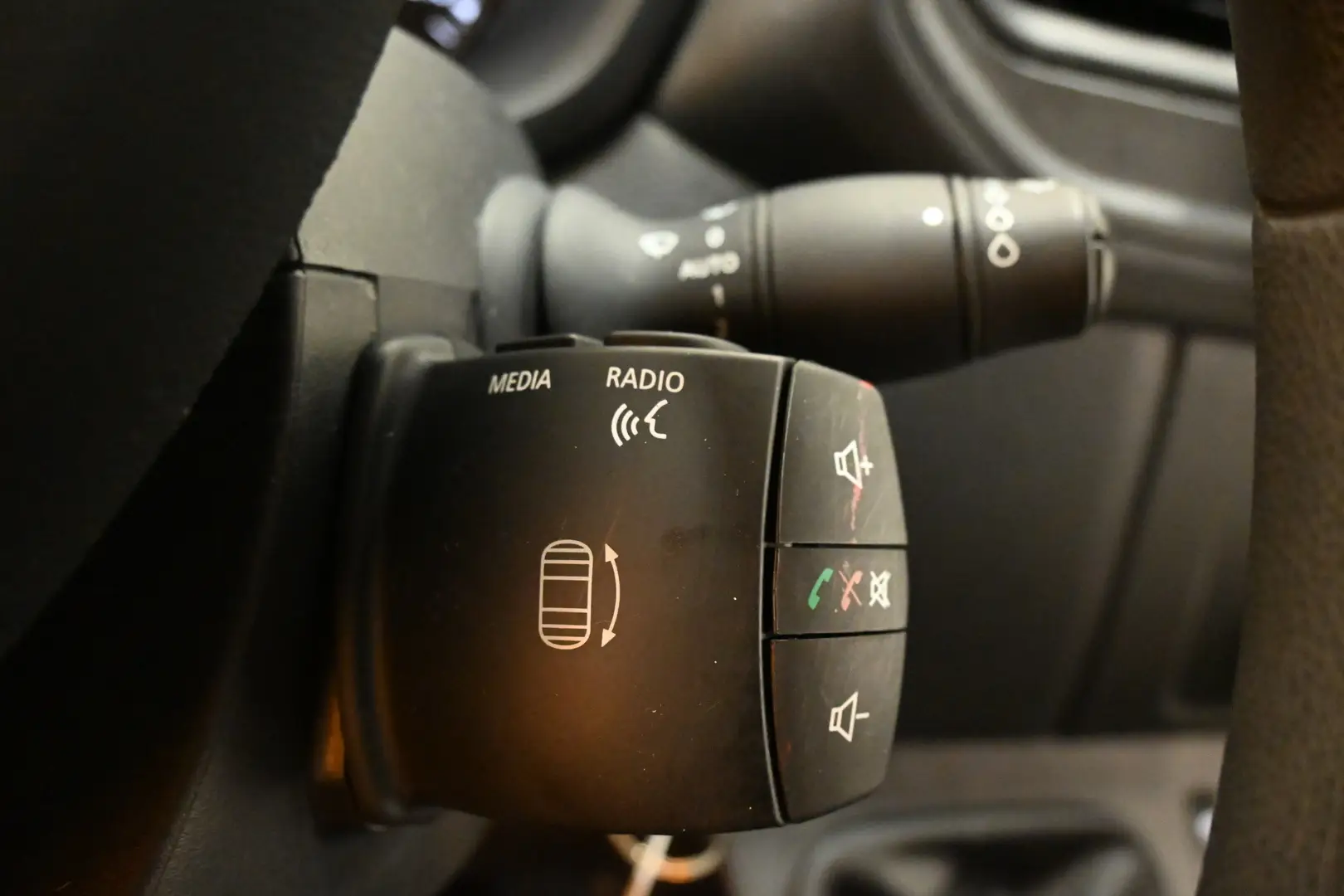 Car Image - 6tYtiLMKProEjgyMJtFGl6