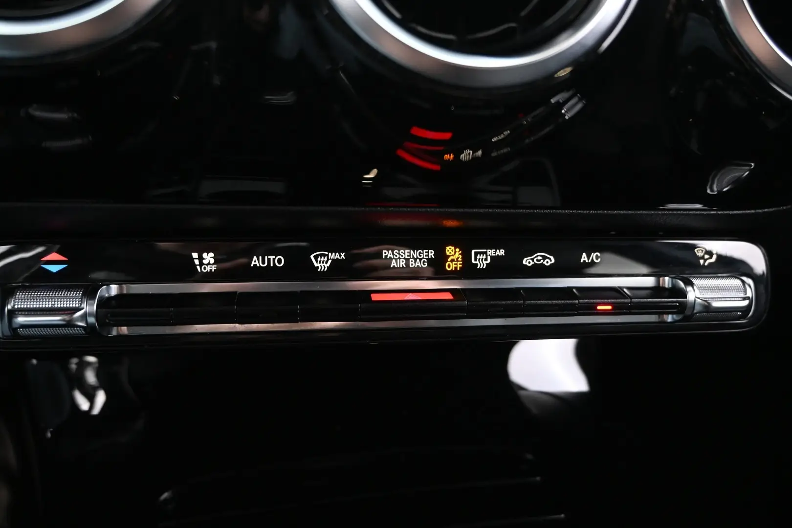 Car Image - 320SDl3N6kqdUKHmATjH3c