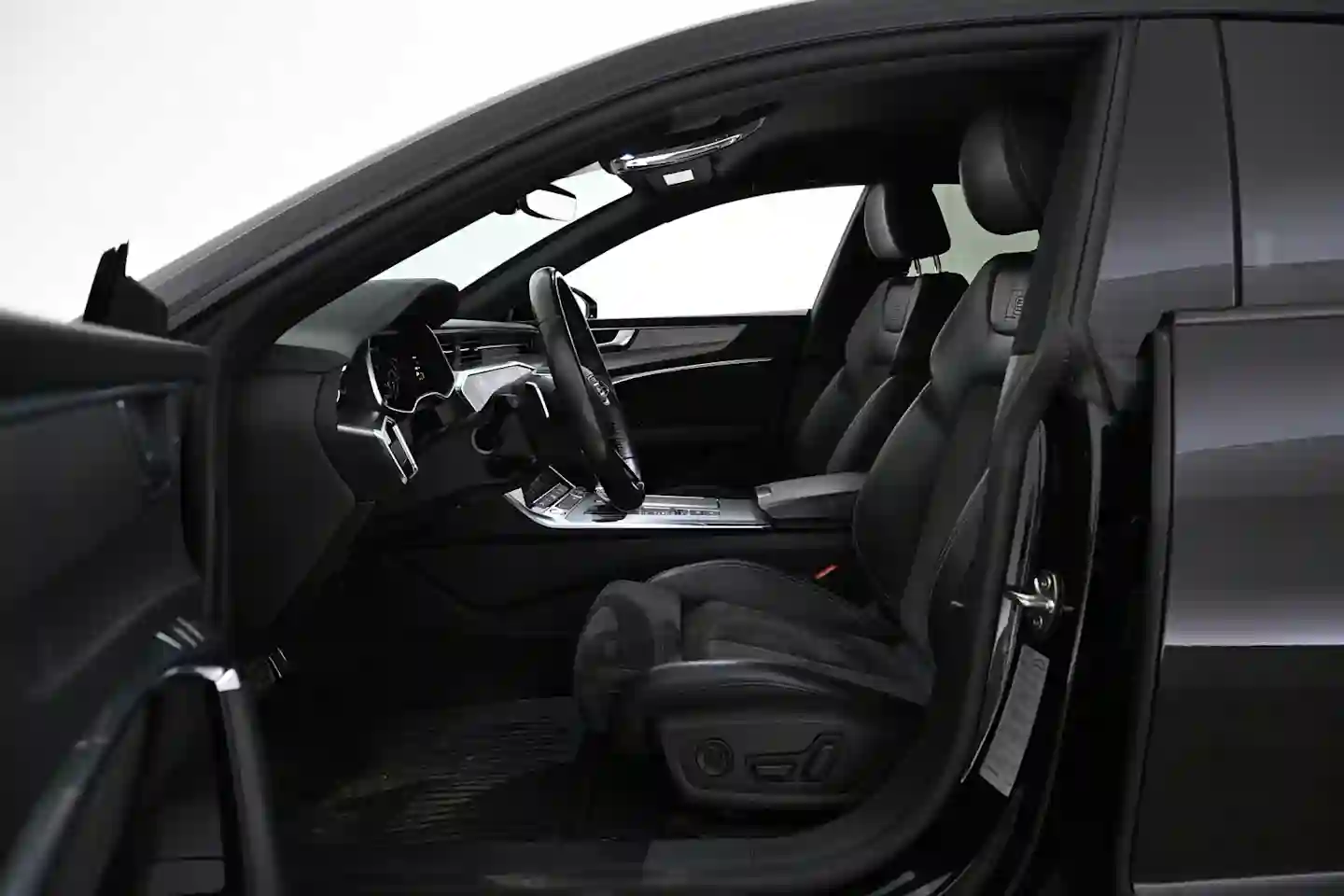 Car Image - DQGC945X4wOgbmkW1apdb