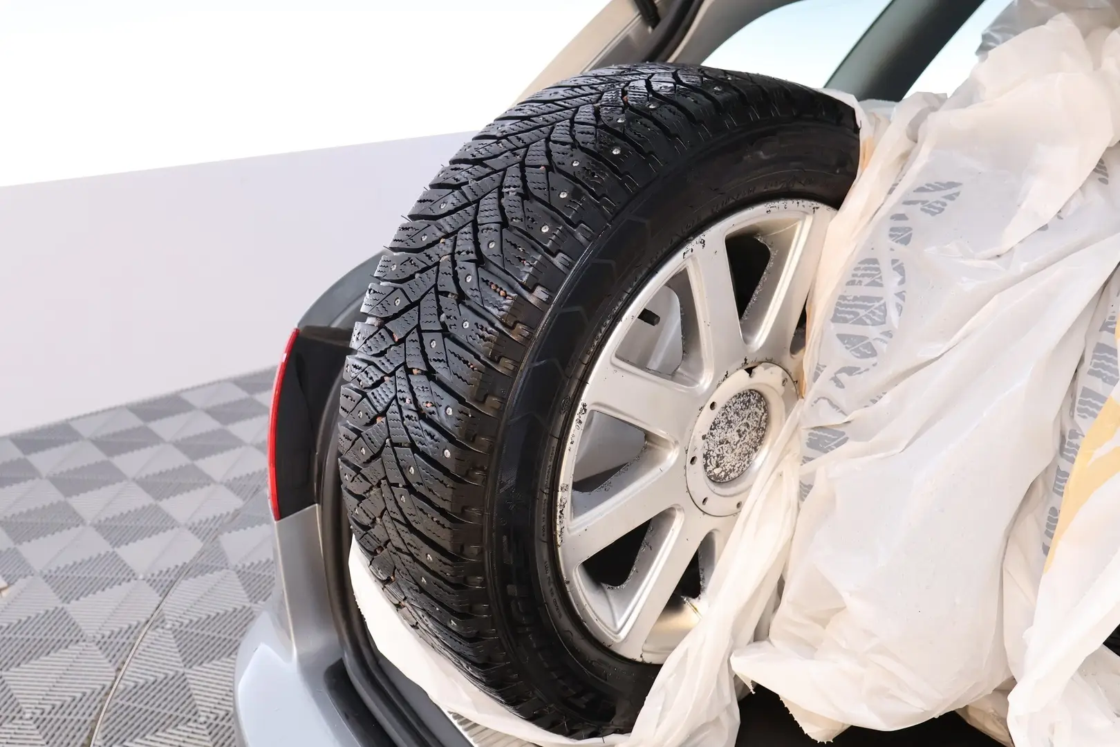 Car Image - 2caW5erBY8oqoDnM0Adt06