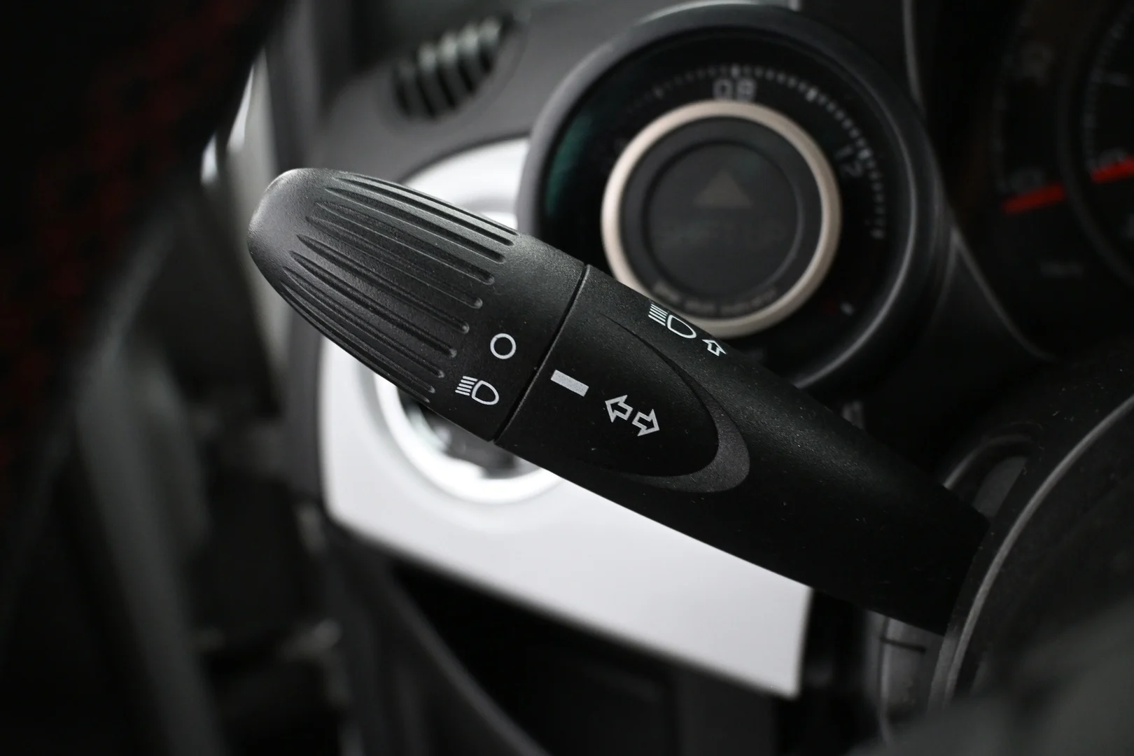 Car Image - oKVR2MVfsATWLC3ML7oFI