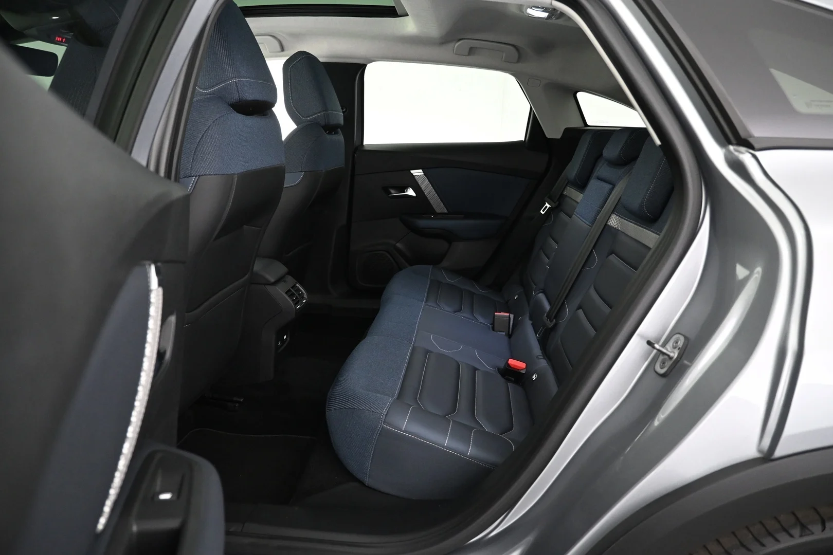 Car Image - 7nGsZryKYXib03CqINPpWz