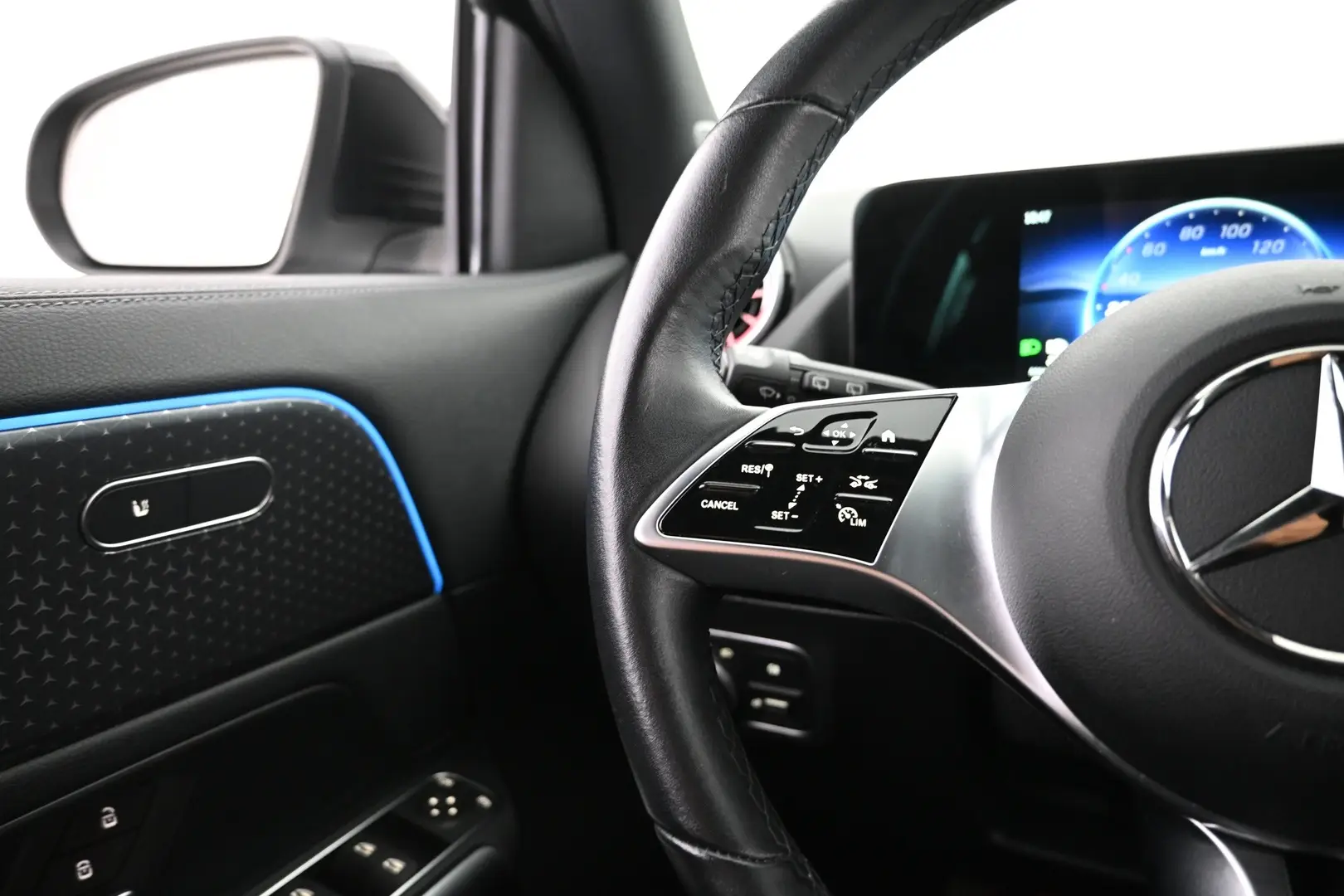 Car Image - uhrAahCGLl4loxZAeZUNF